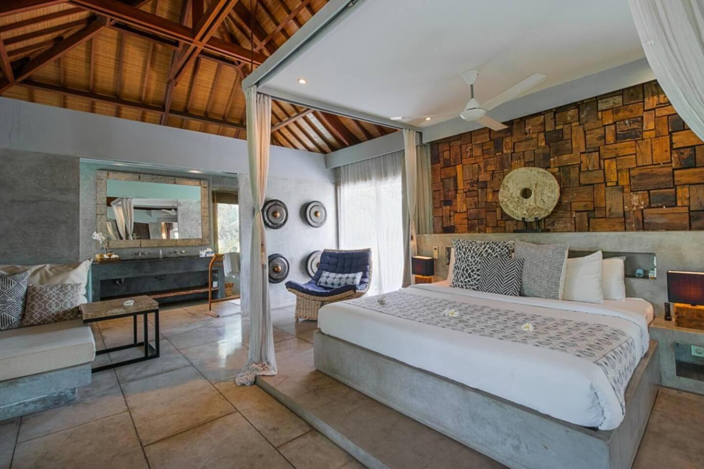 Lavish 5 Bed, Sleeps 10, Butler, Daily Breakfast Villa *