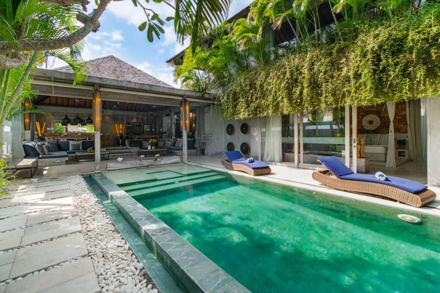Lavish 5 Bed, Sleeps 10, Butler, Daily Breakfast *