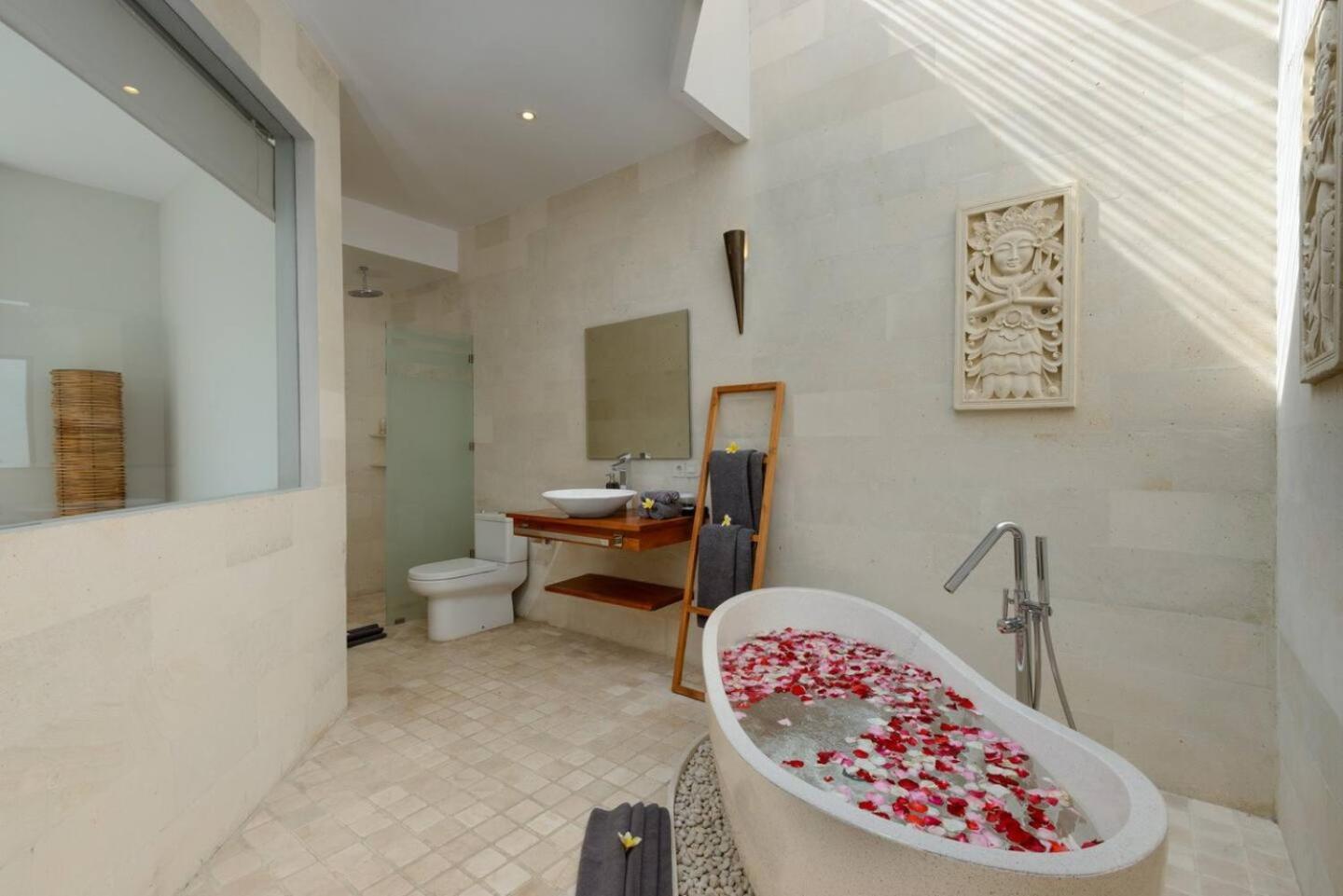 Miro - Luxury, 3 Bed, Seminyak (Bali)