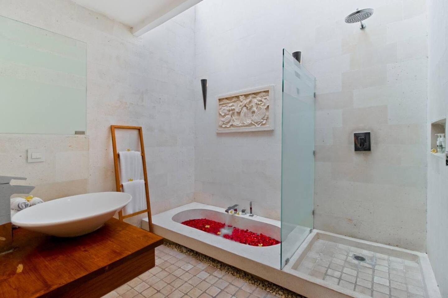 Miro - Luxury, 3 Bed, Villa *