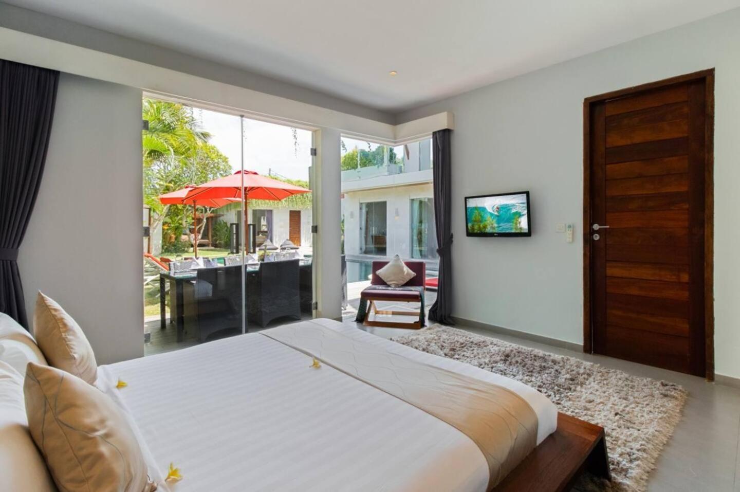 Miro - Luxury, 3 Bed, Villa