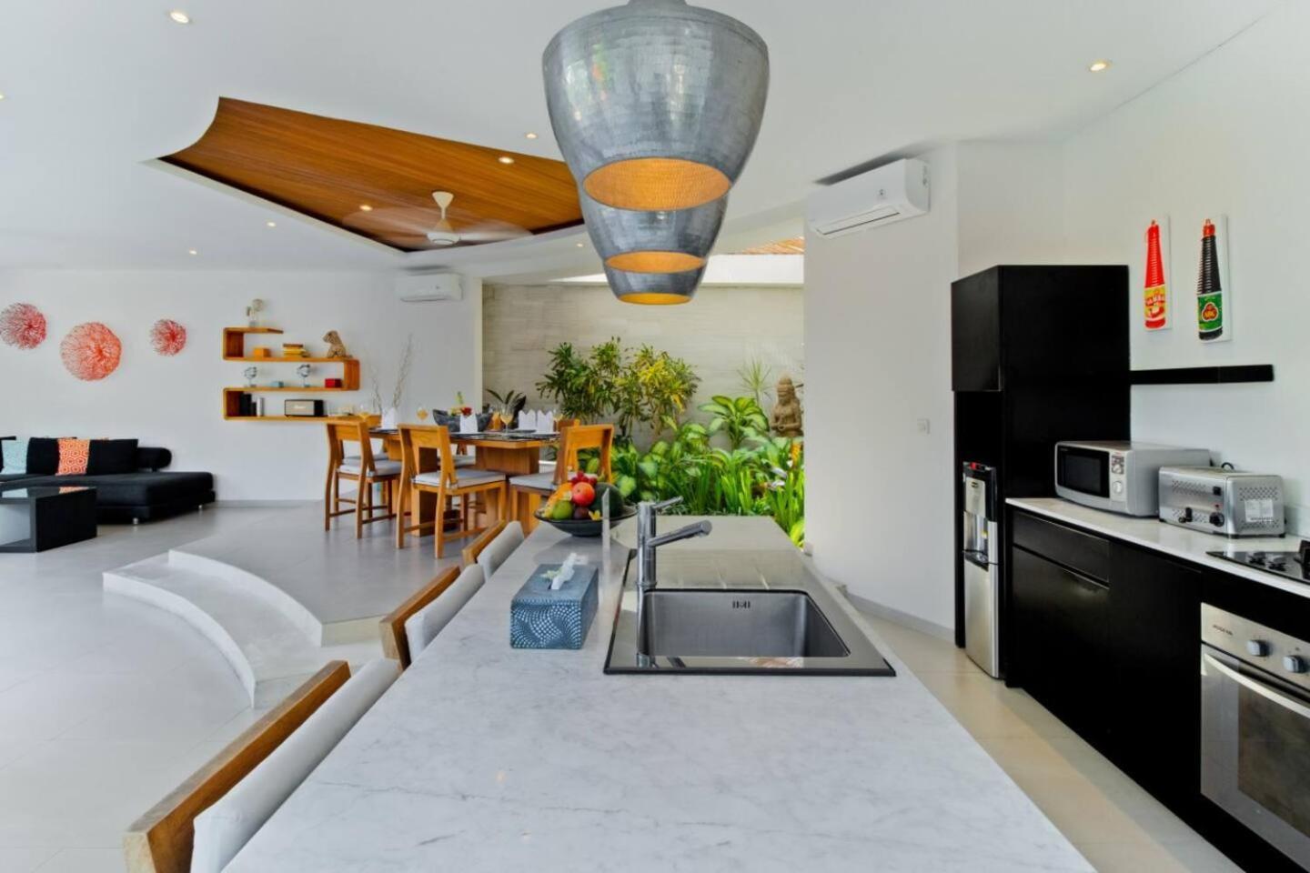 Miro - Luxury, 3 Bed, * Seminyak (Bali)