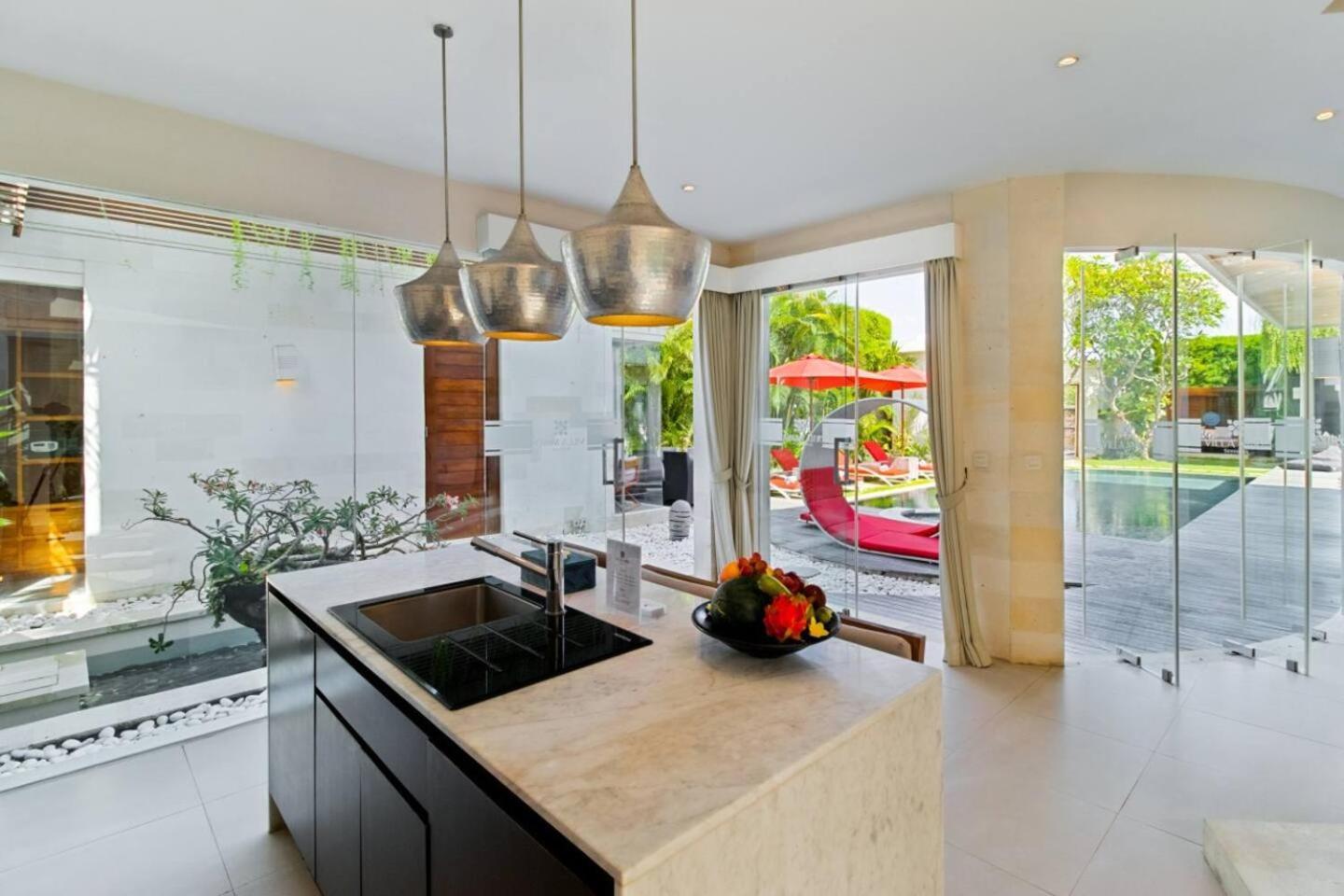 Miro - Luxury, 3 Bed, * Seminyak (Bali)