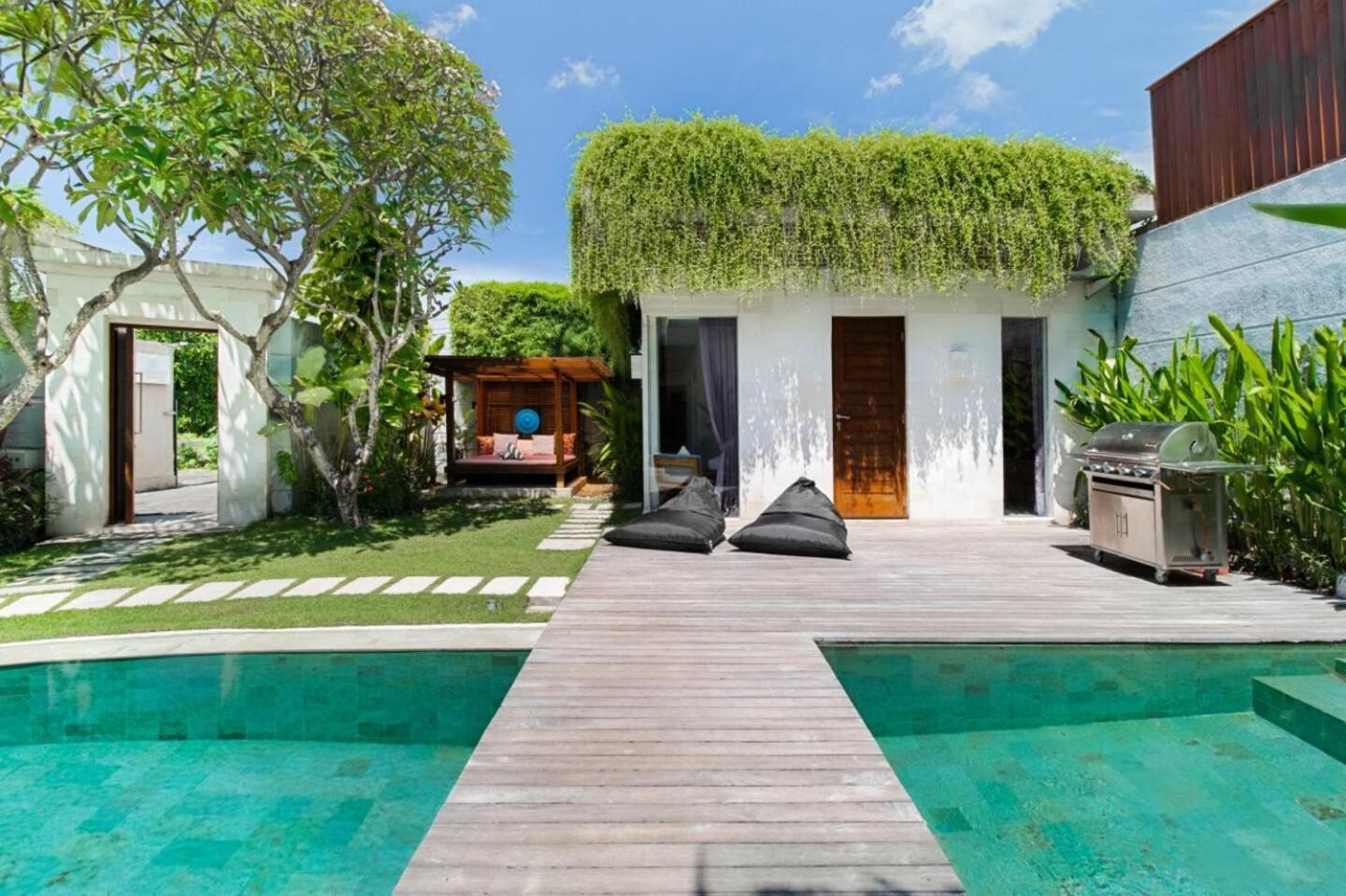 Miro - Luxury, 3 Bed, Villa