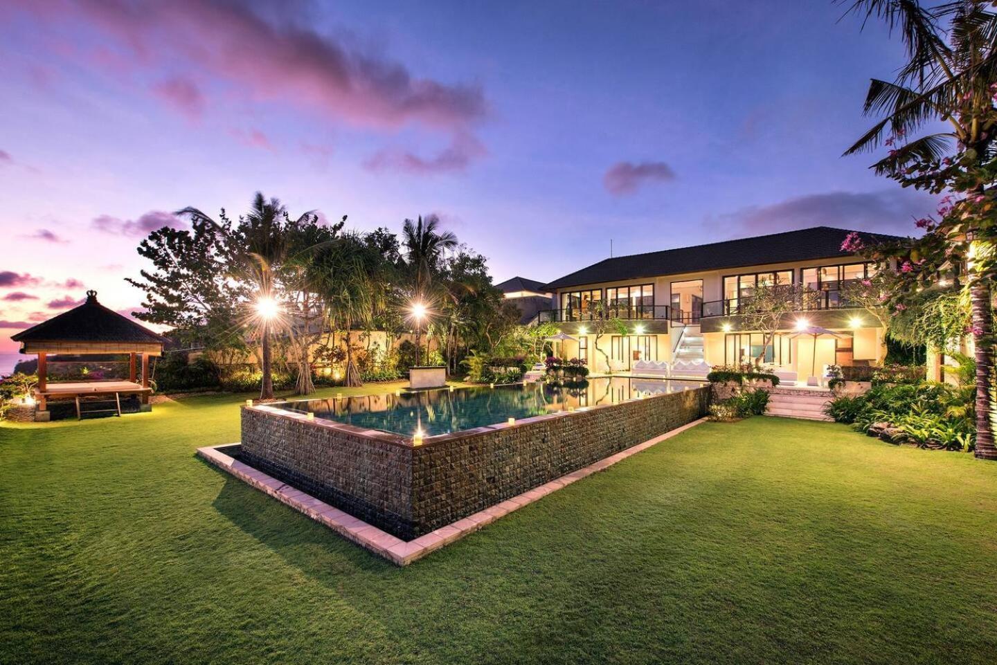 Karang Saujana Estate Hotel Uluwatu (Bali)