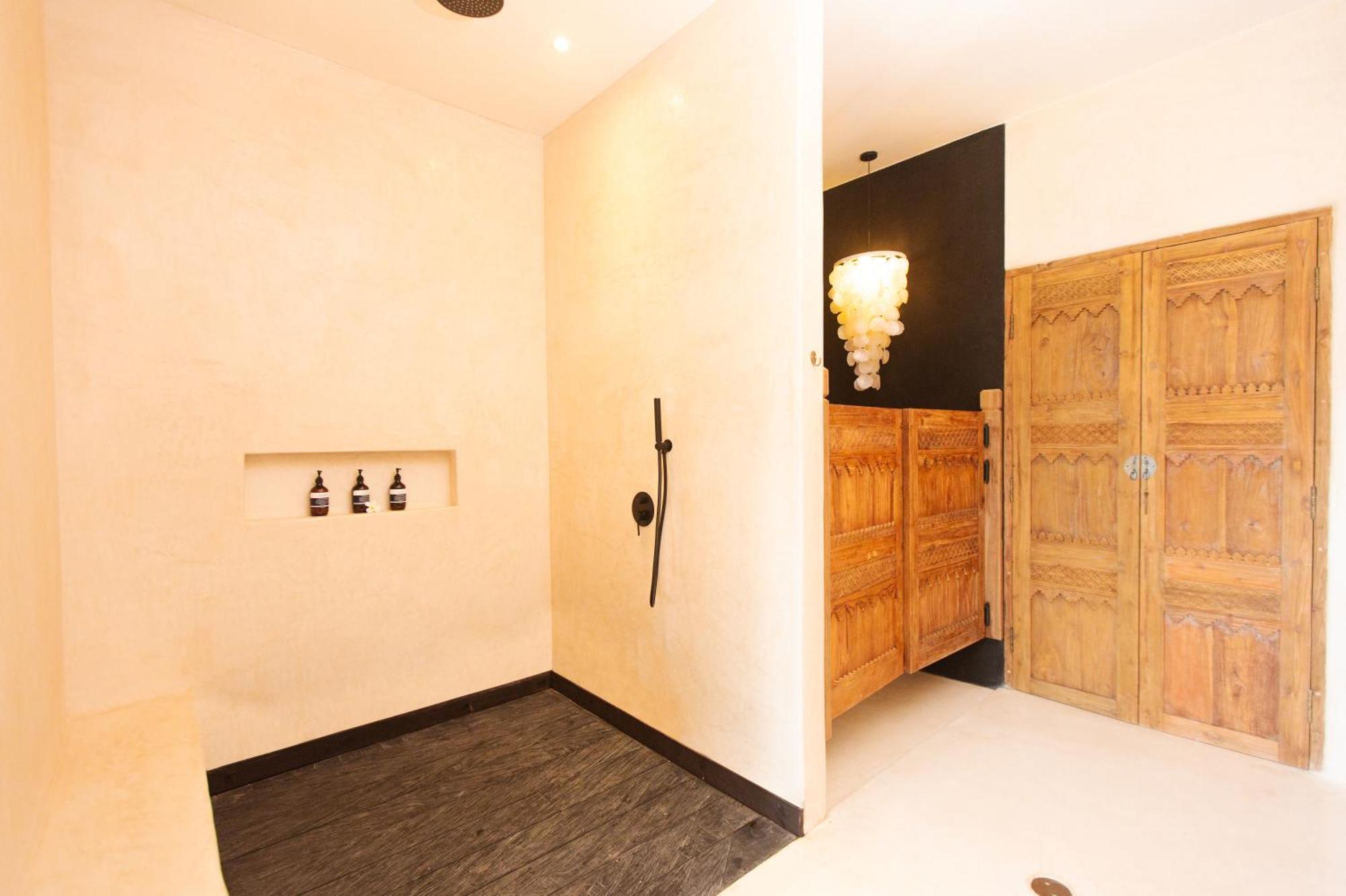 Oshom Bali Hotel 5*