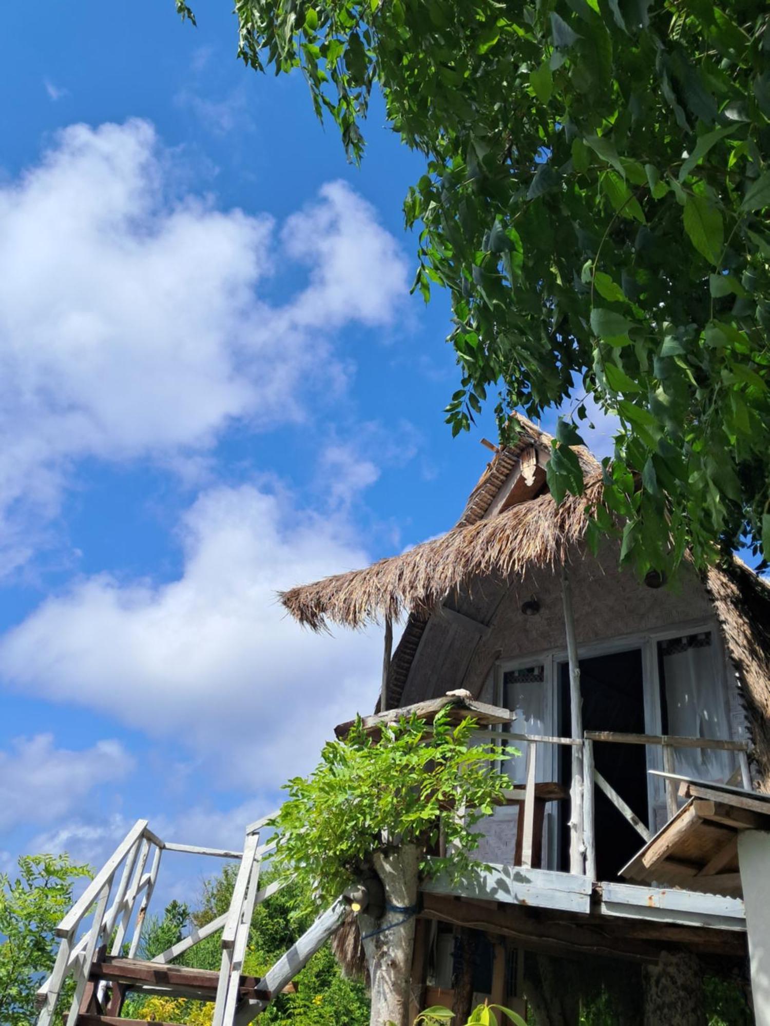 Eco-tourist Dreamstay Treehouse * Tanglad