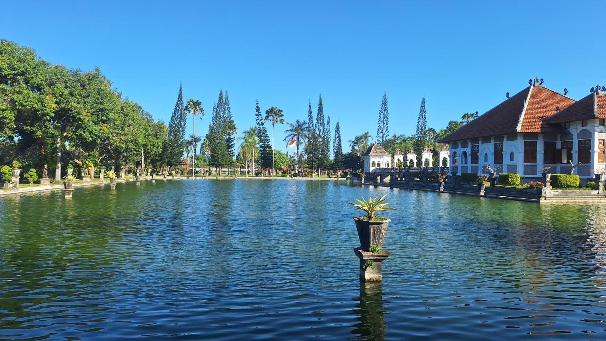 Guest house Frangipani & Restaurant Seraya