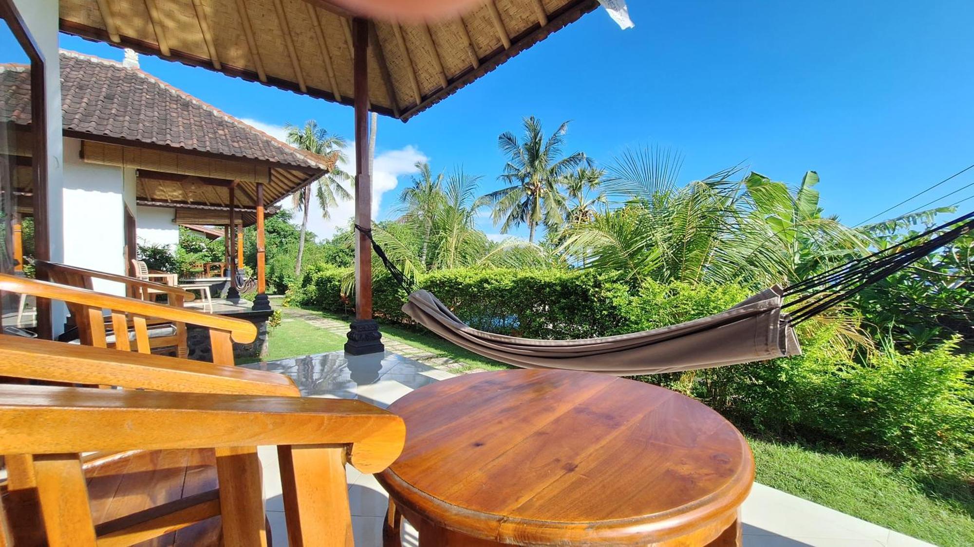 Frangipani & Restaurant Guest house Seraya