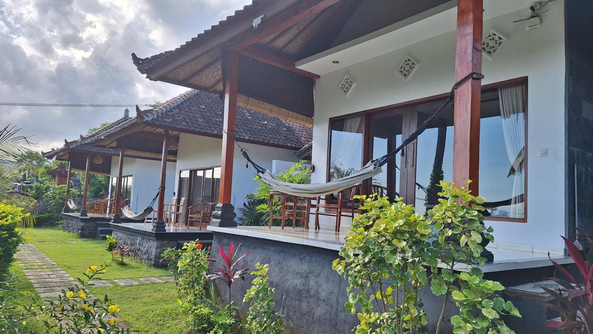Guest house Frangipani & Restaurant Seraya