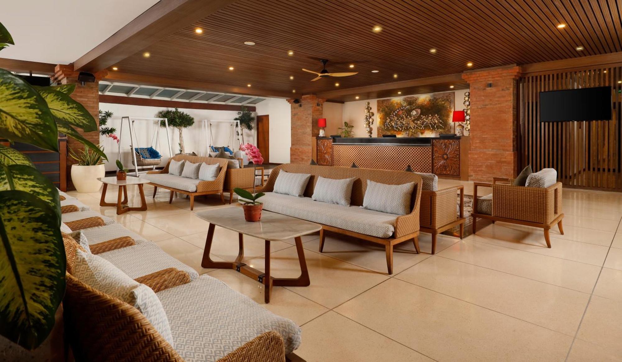 Hotel Aston Canggu 4*