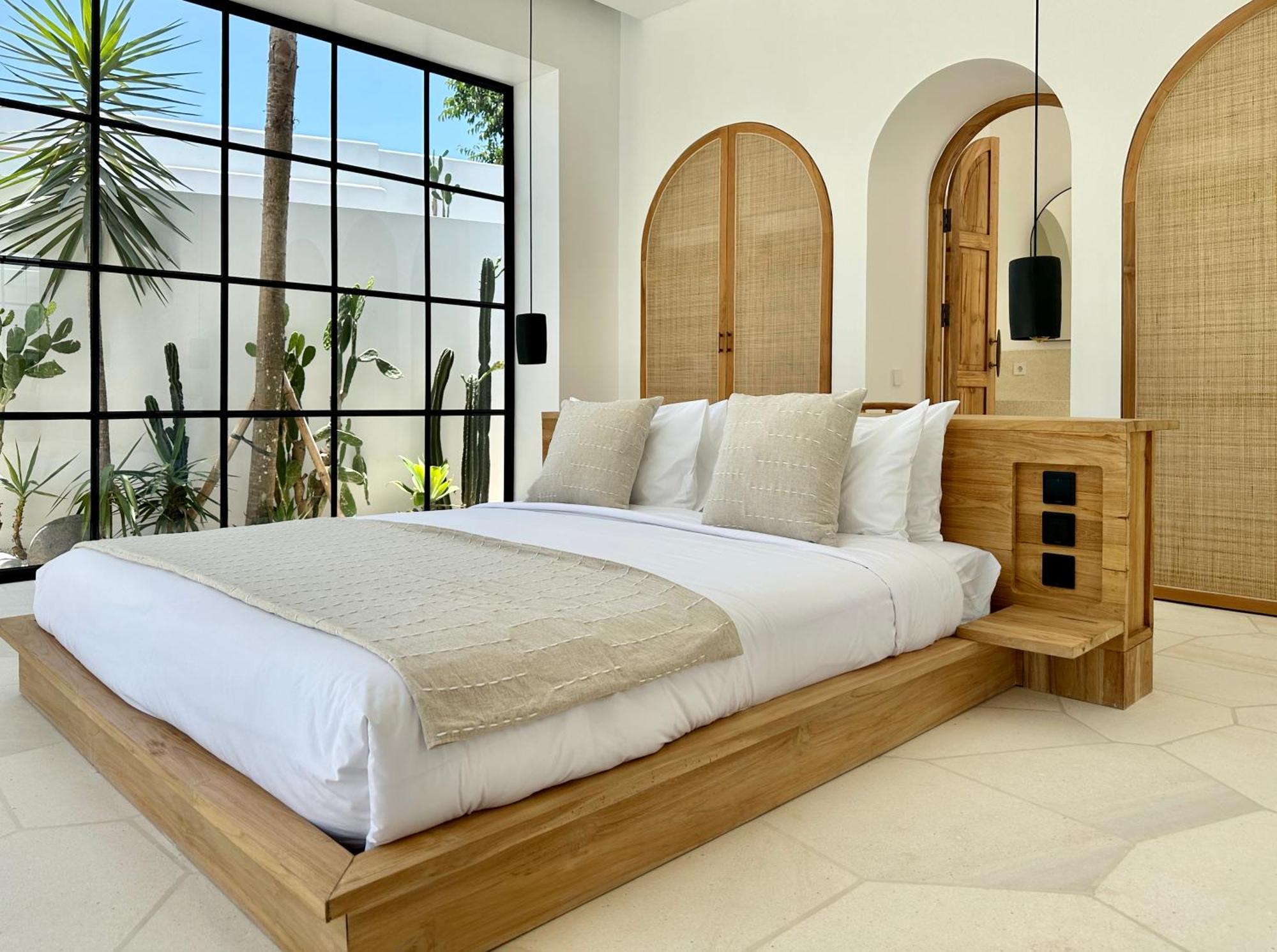Melrose X The Young Villa Uluwatu (Bali)