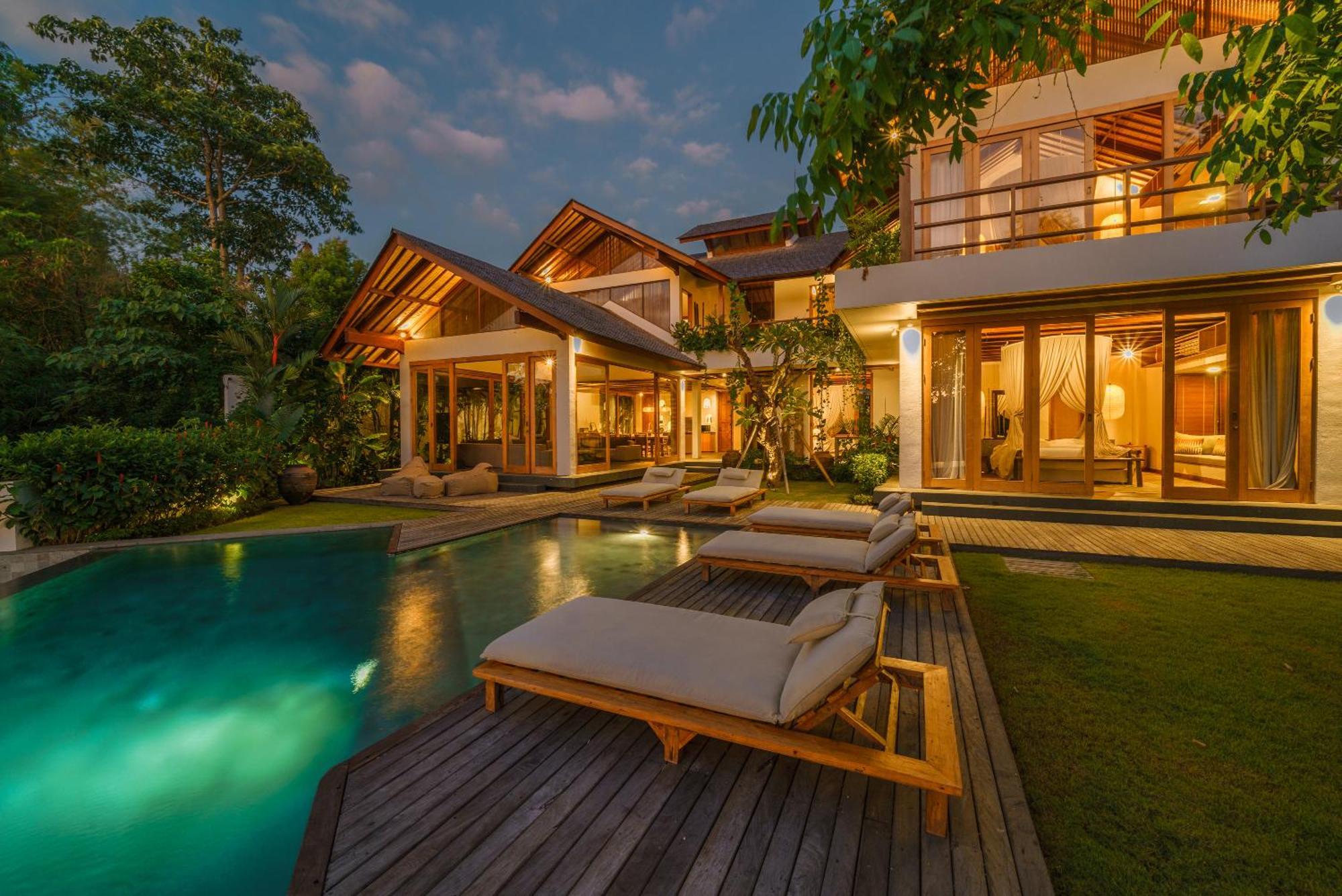 Kauh - Luxury Tropical 5br Close To Pererenan *
