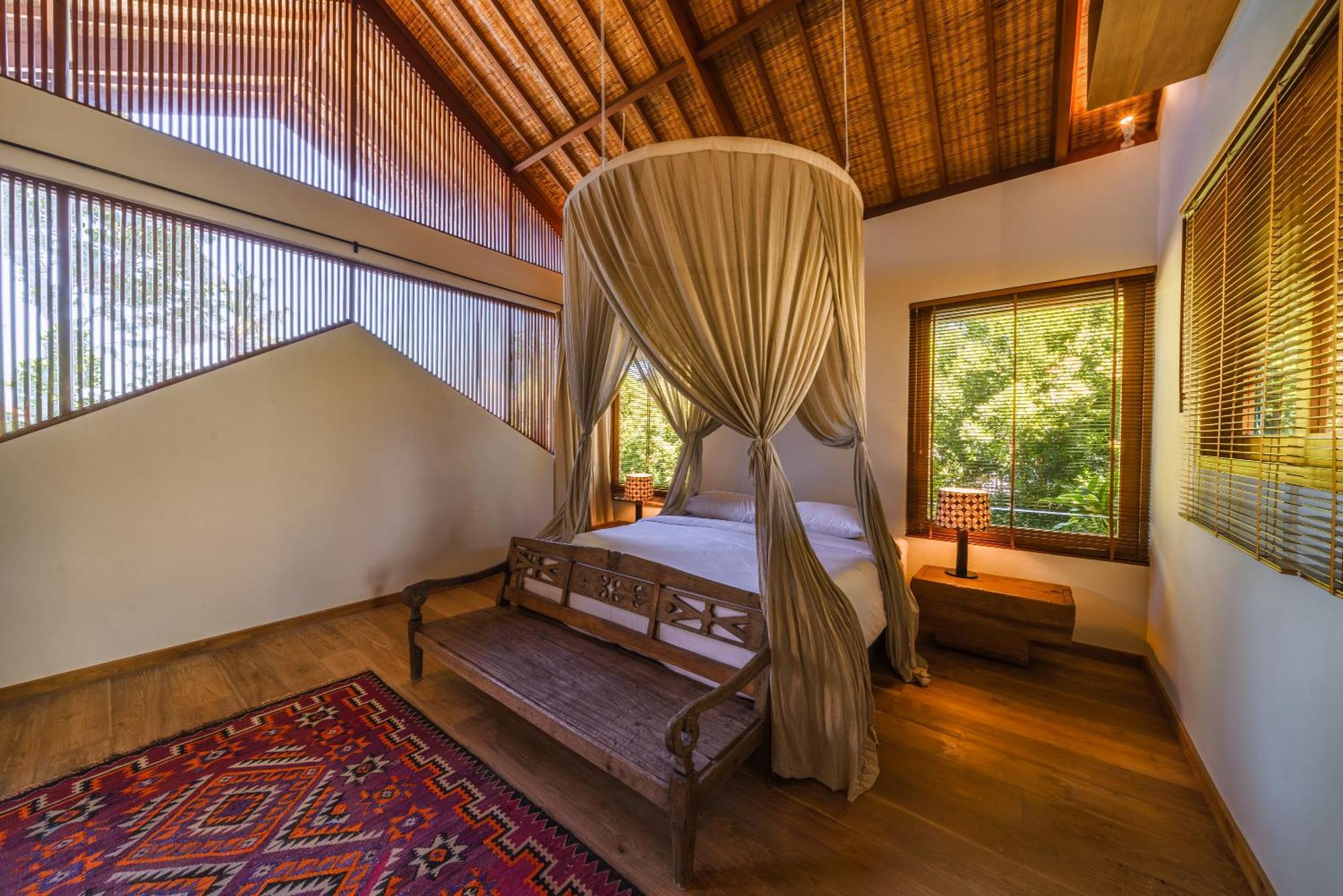 Villa Kauh - Luxury Tropical 5br Close To Pererenan