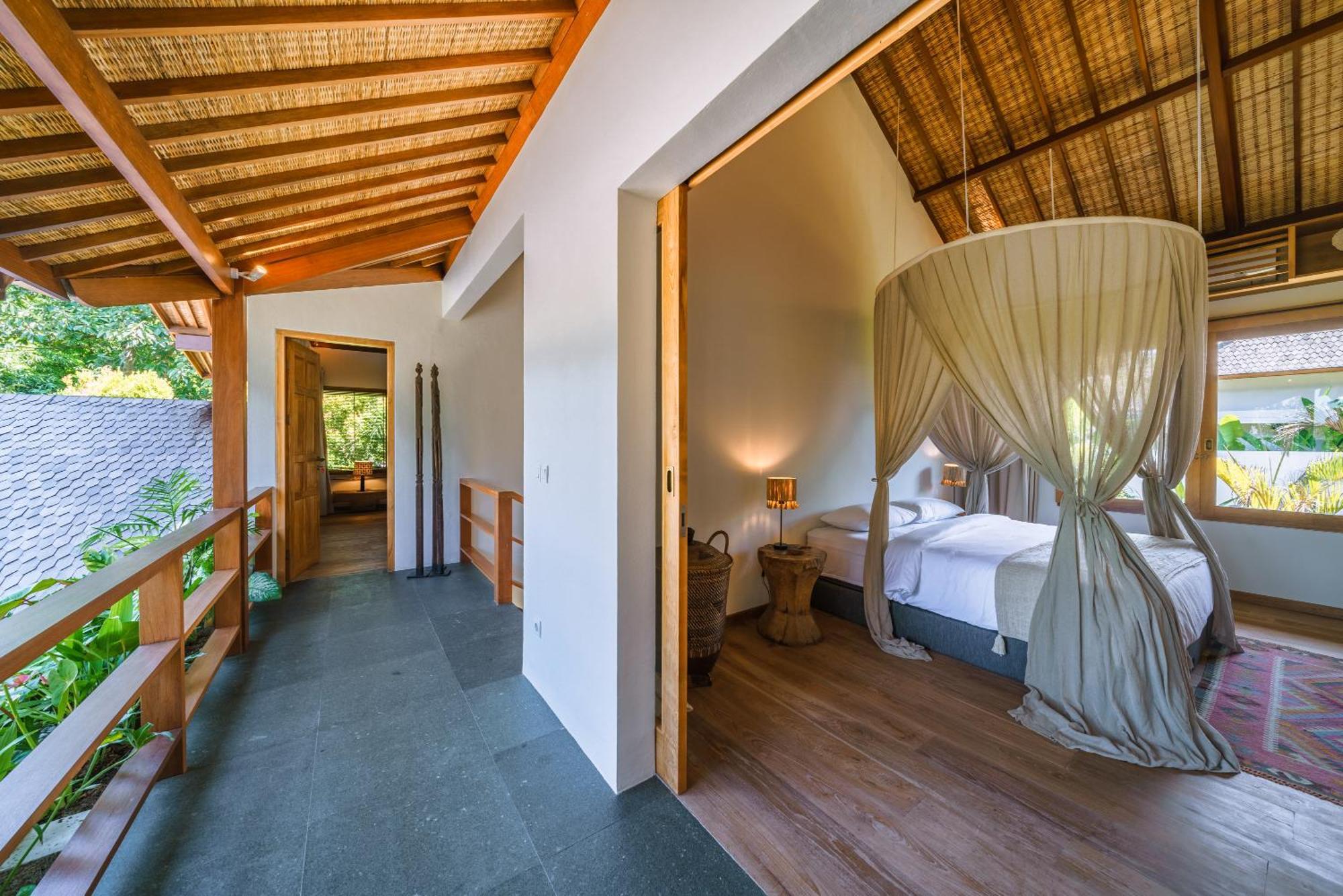 Villa Kauh - Luxury Tropical 5br Close To Pererenan