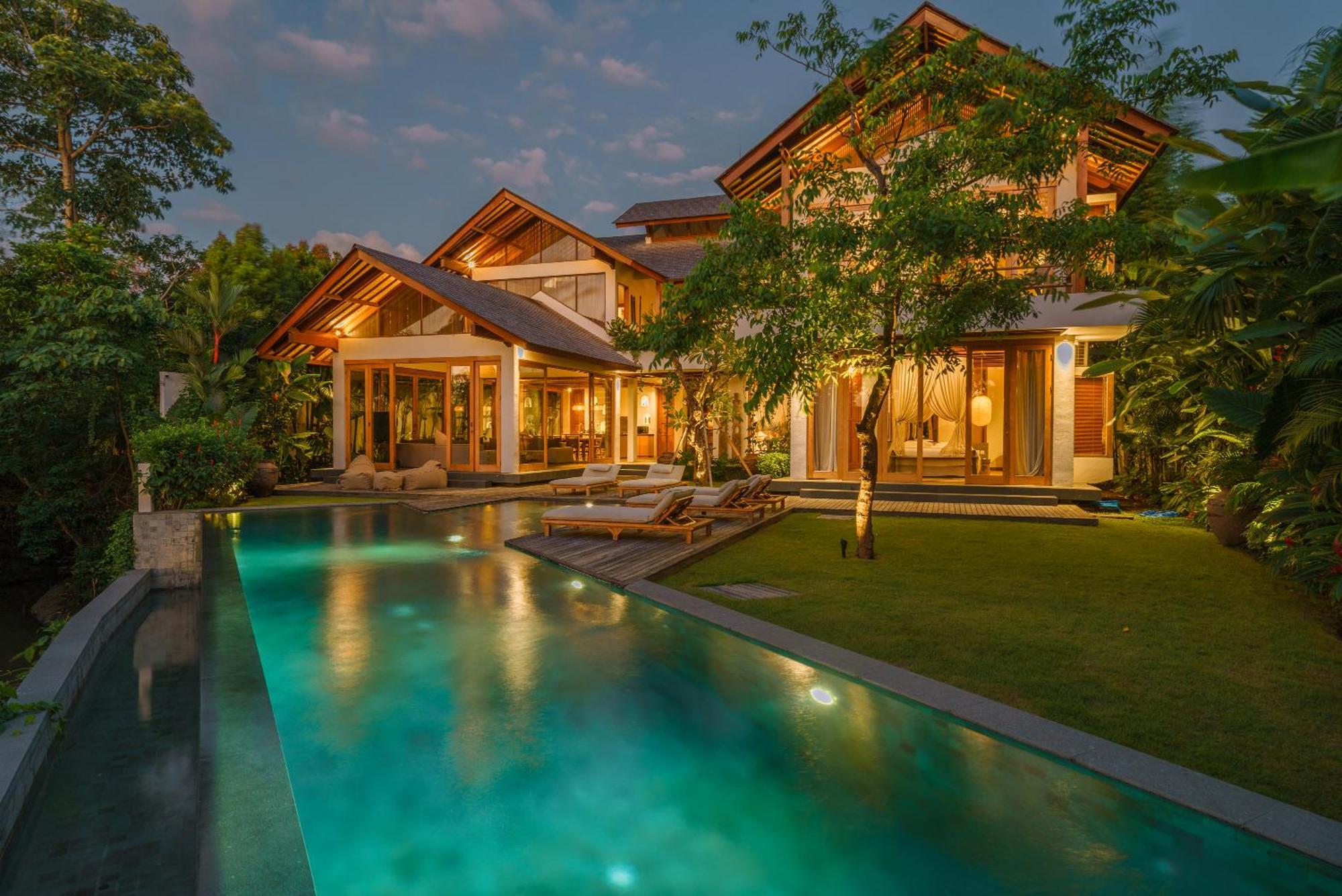 Kauh - Luxury Tropical 5br Close To Pererenan Villa