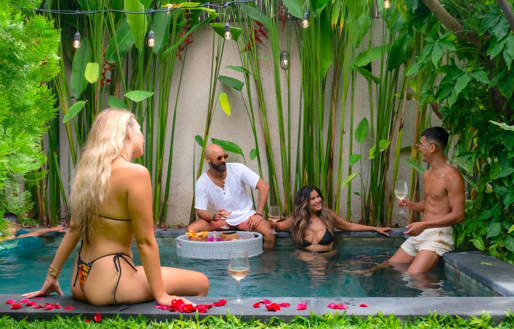 Mozon Garden - A Tropical Paradise By The Villa *