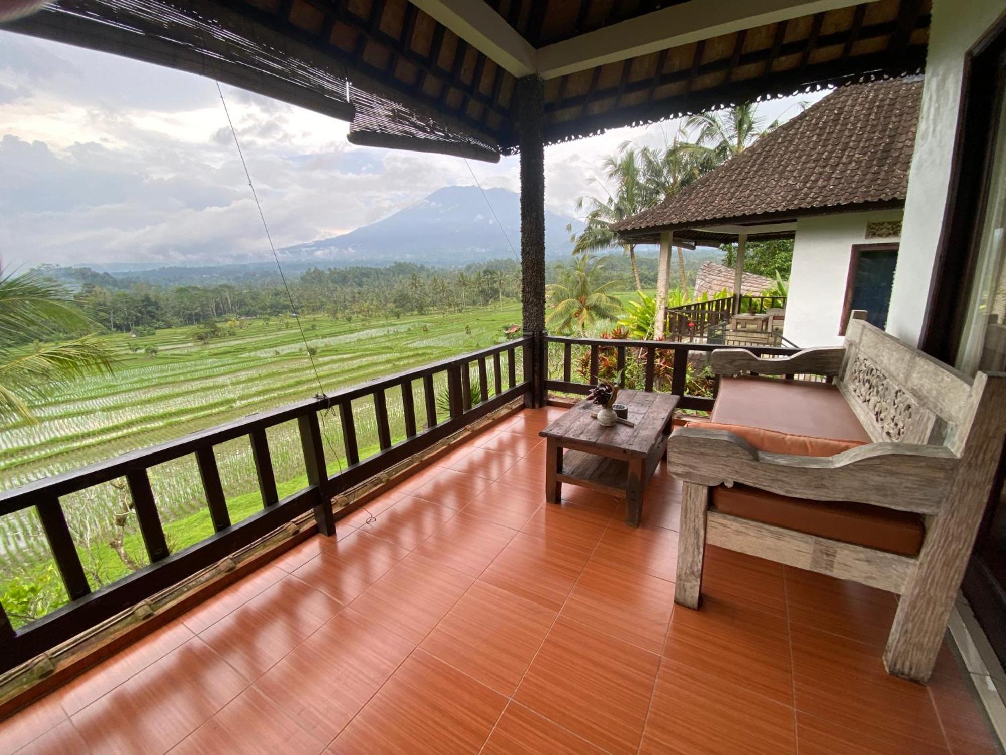 Great Mountain Views Selat
