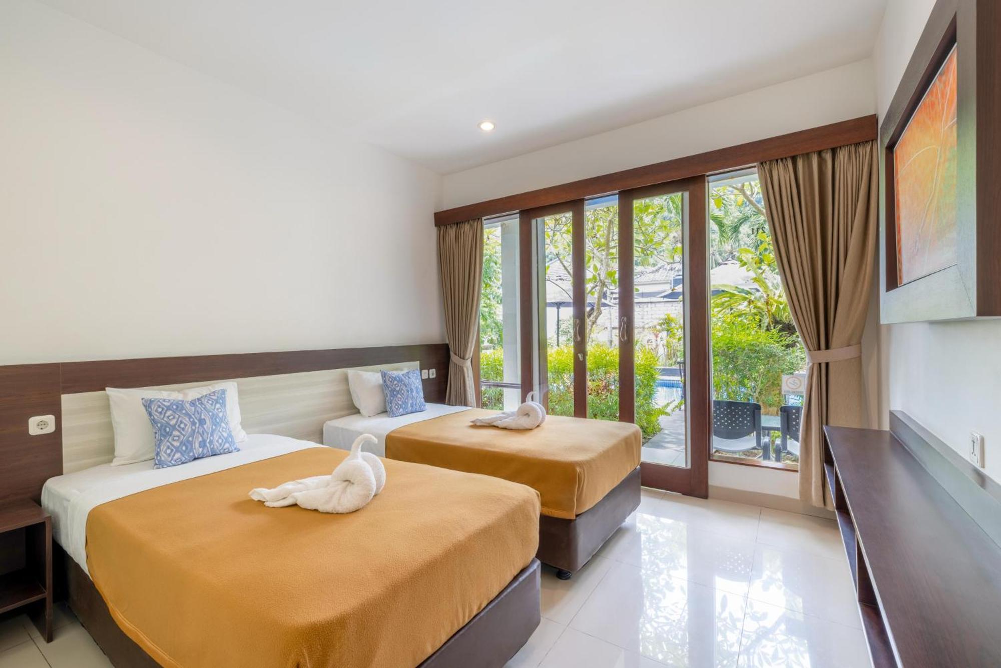 Dewi Padangbai Hotel