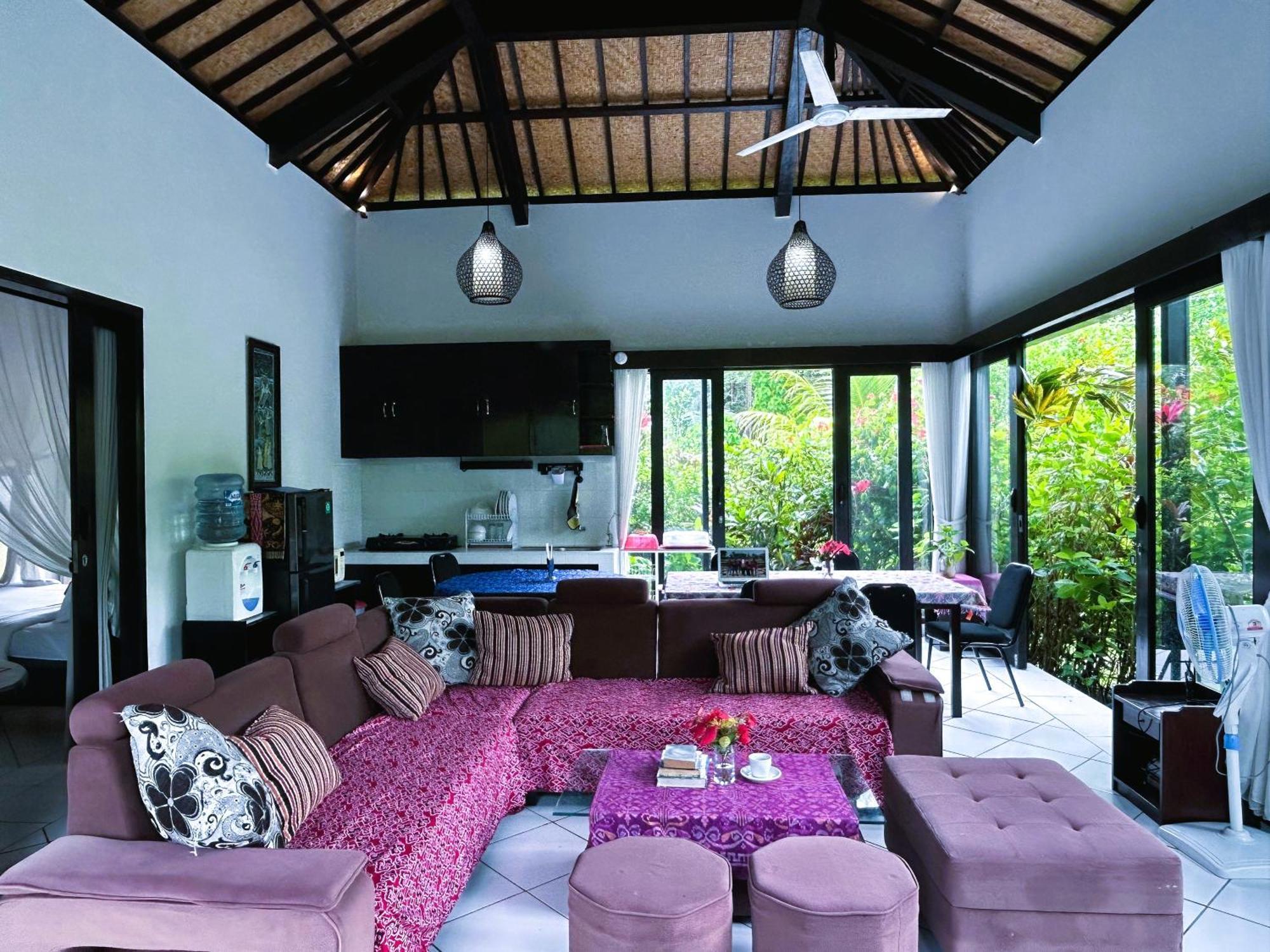 Ambary - With Workspaces, Ideal For Groups Guest house