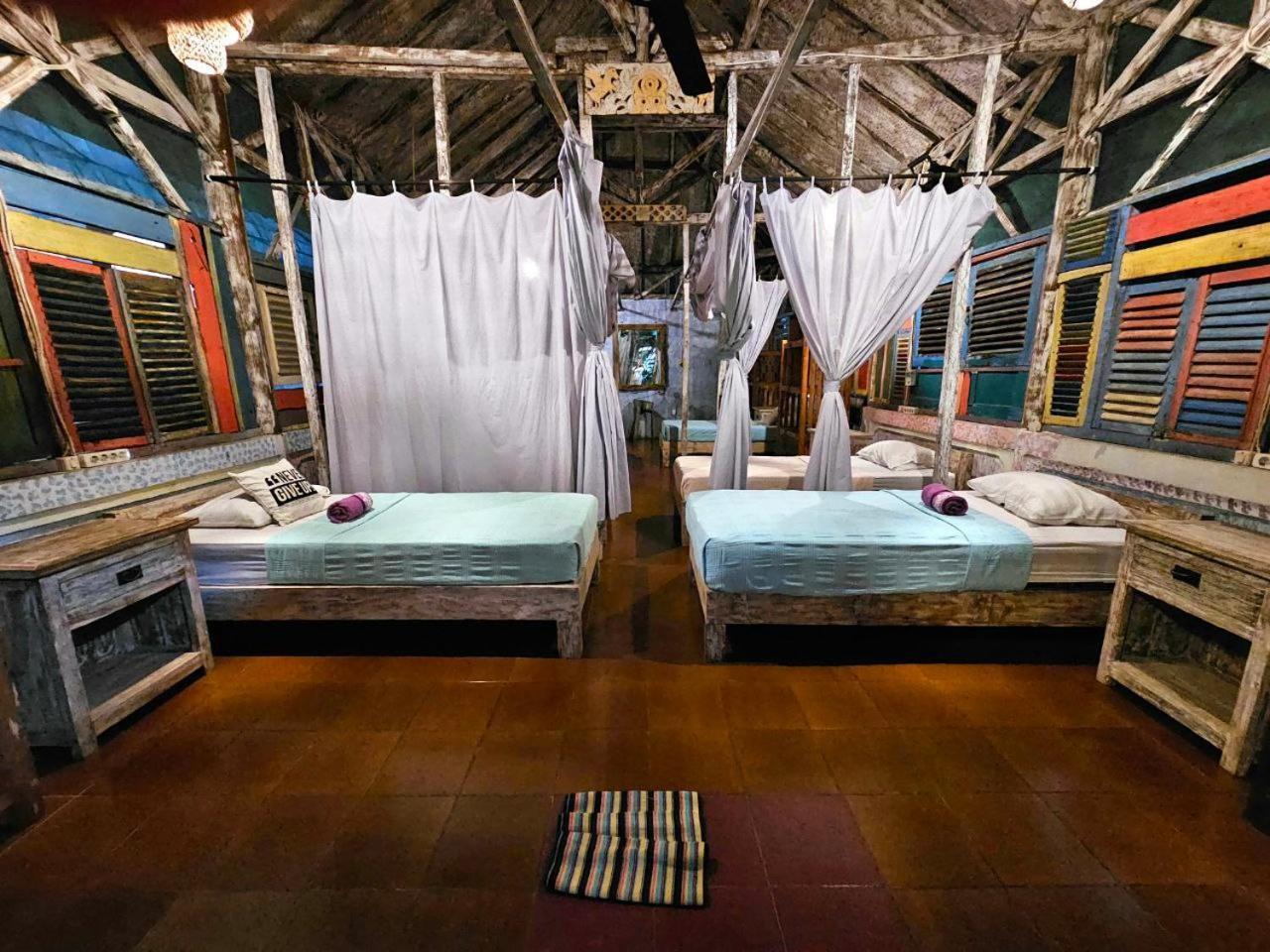Hostel Loca