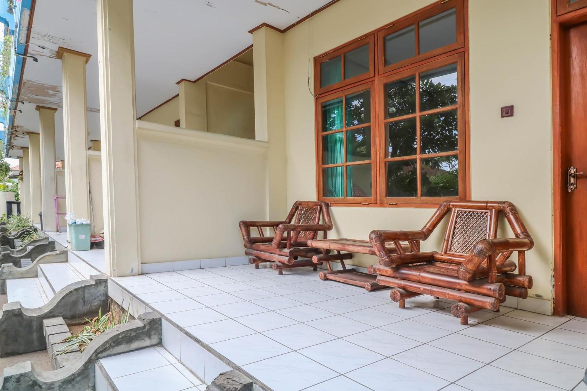 Oyo 1654 Maha Bharata Kuta Hotel 2*