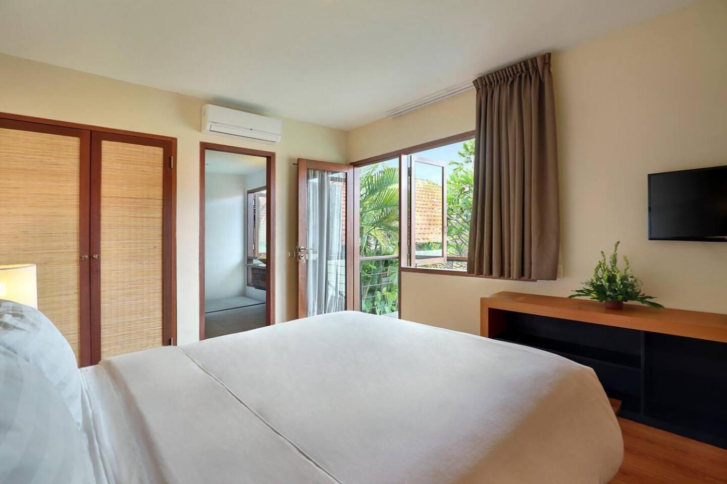 Super Value 4 Bedroom, Walk To Bintang Supermarket * Seminyak (Bali)