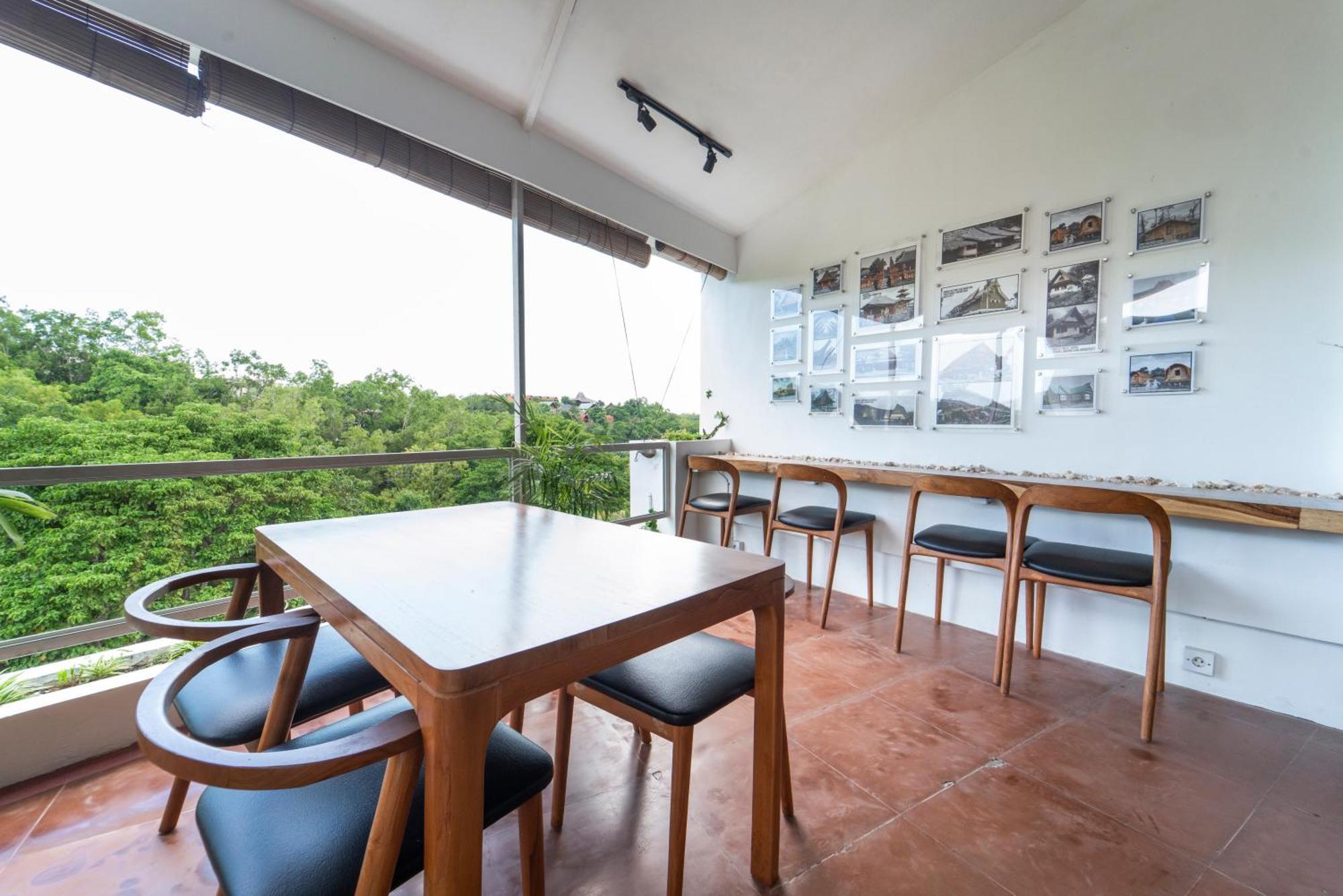 Bagus Ink Surf Camp Uluwatu (Bali)