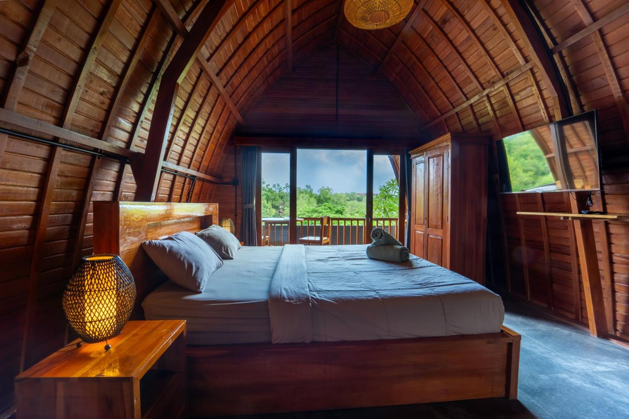 Hostel Bagus Ink Surf Camp