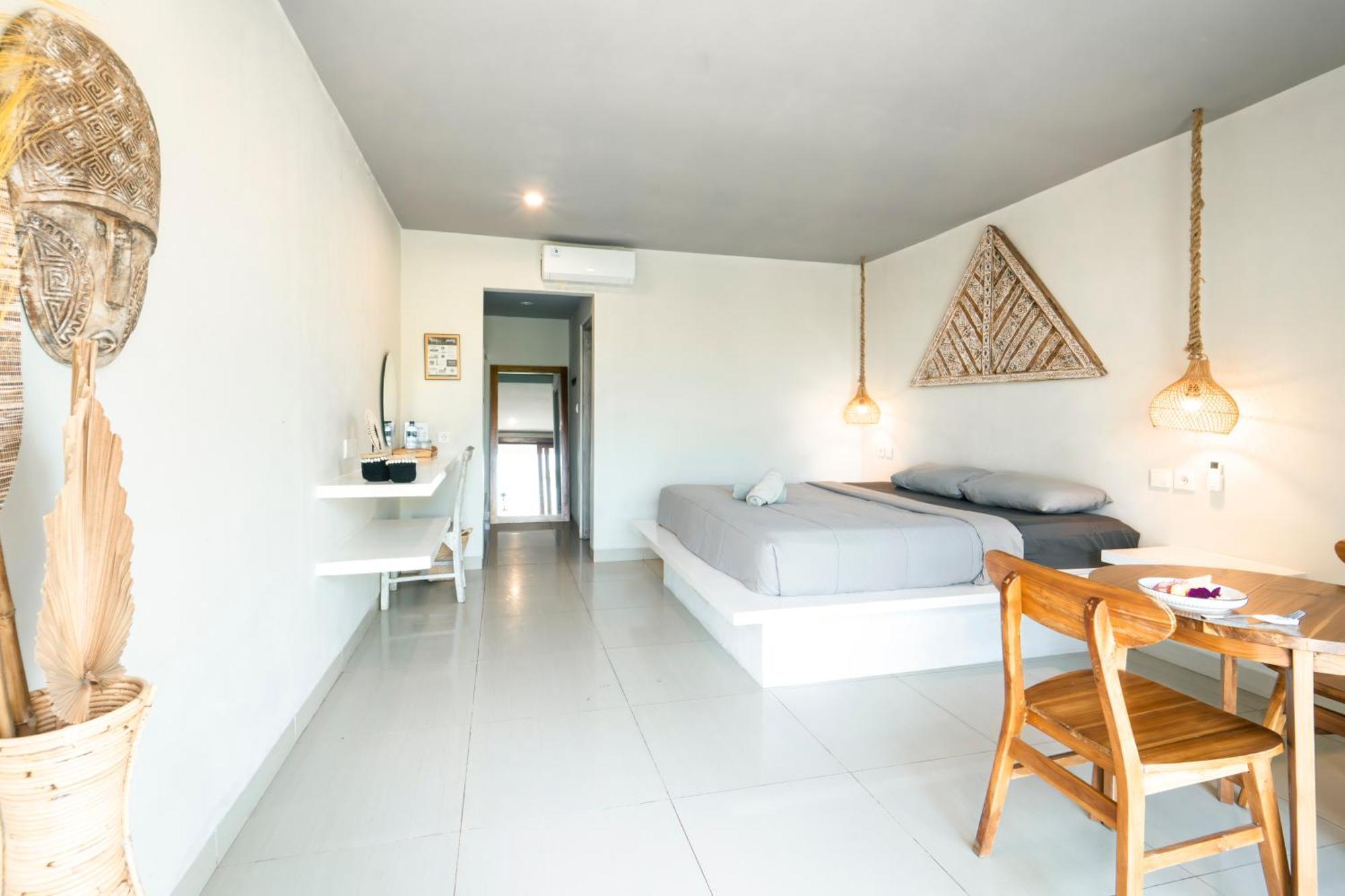 Bagus Ink Surf Camp Hostel *
