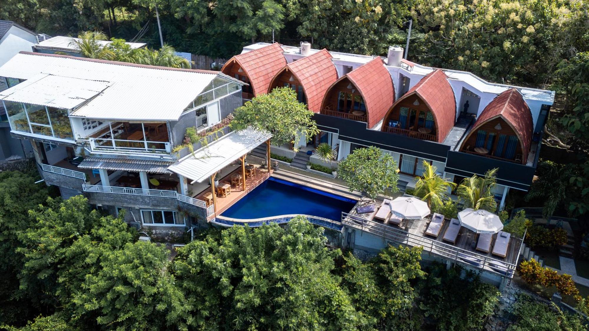 Hostel Bagus Ink Surf Camp *