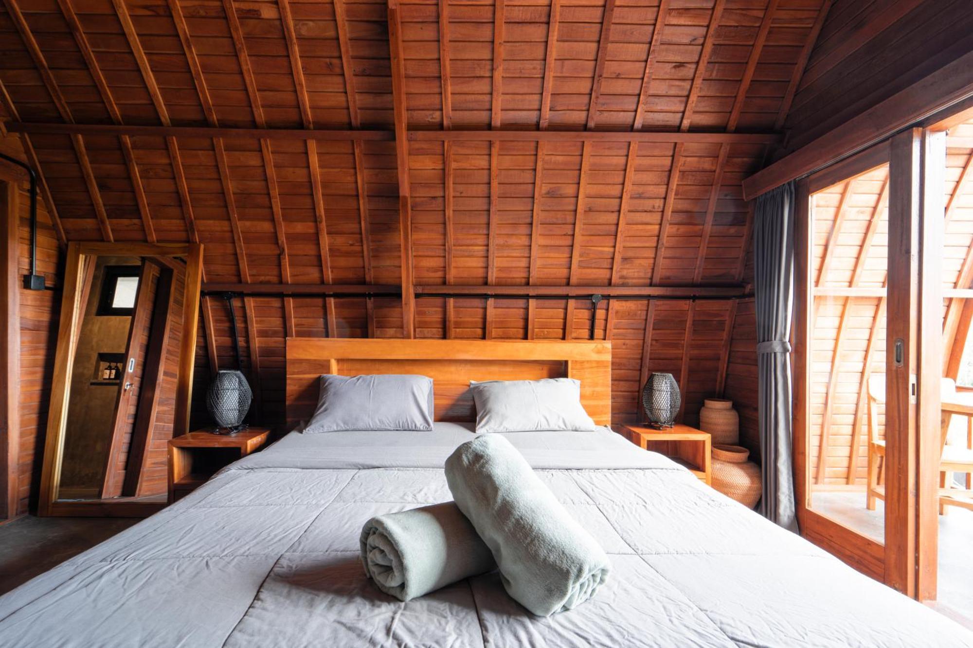 Hostel Bagus Ink Surf Camp