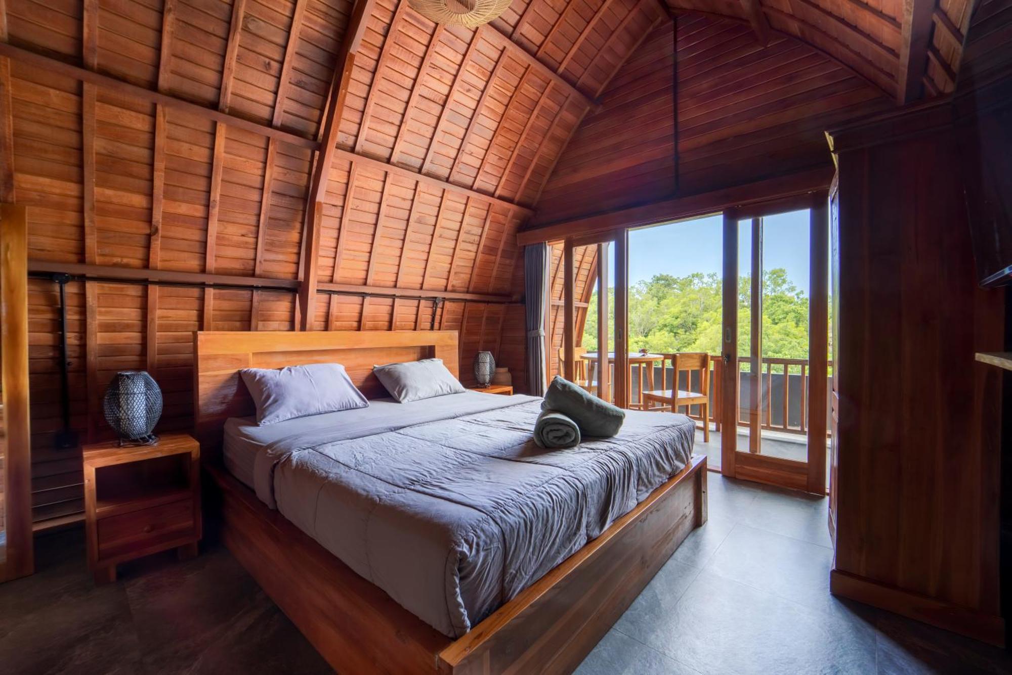 Bagus Ink Surf Camp Hostel Uluwatu (Bali)