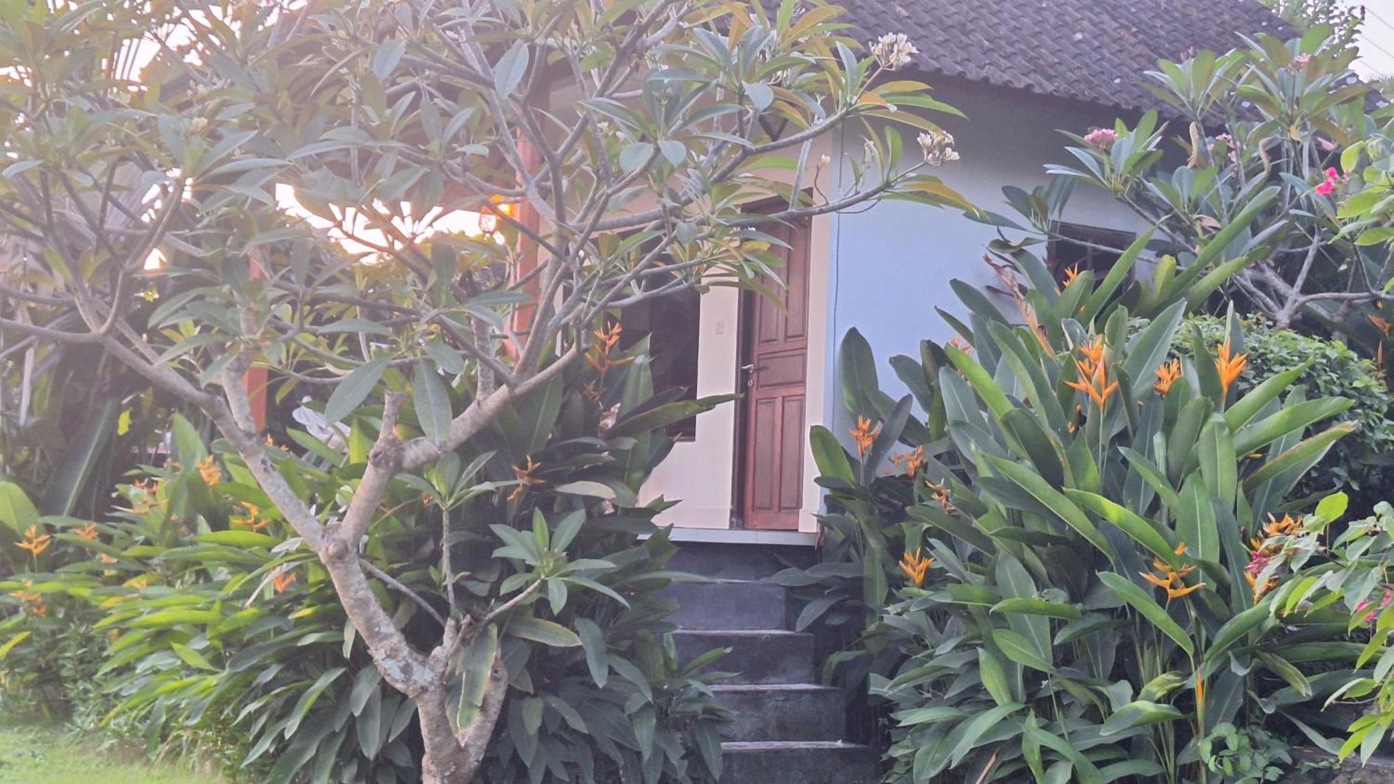 Frangipani & Restaurant Seraya