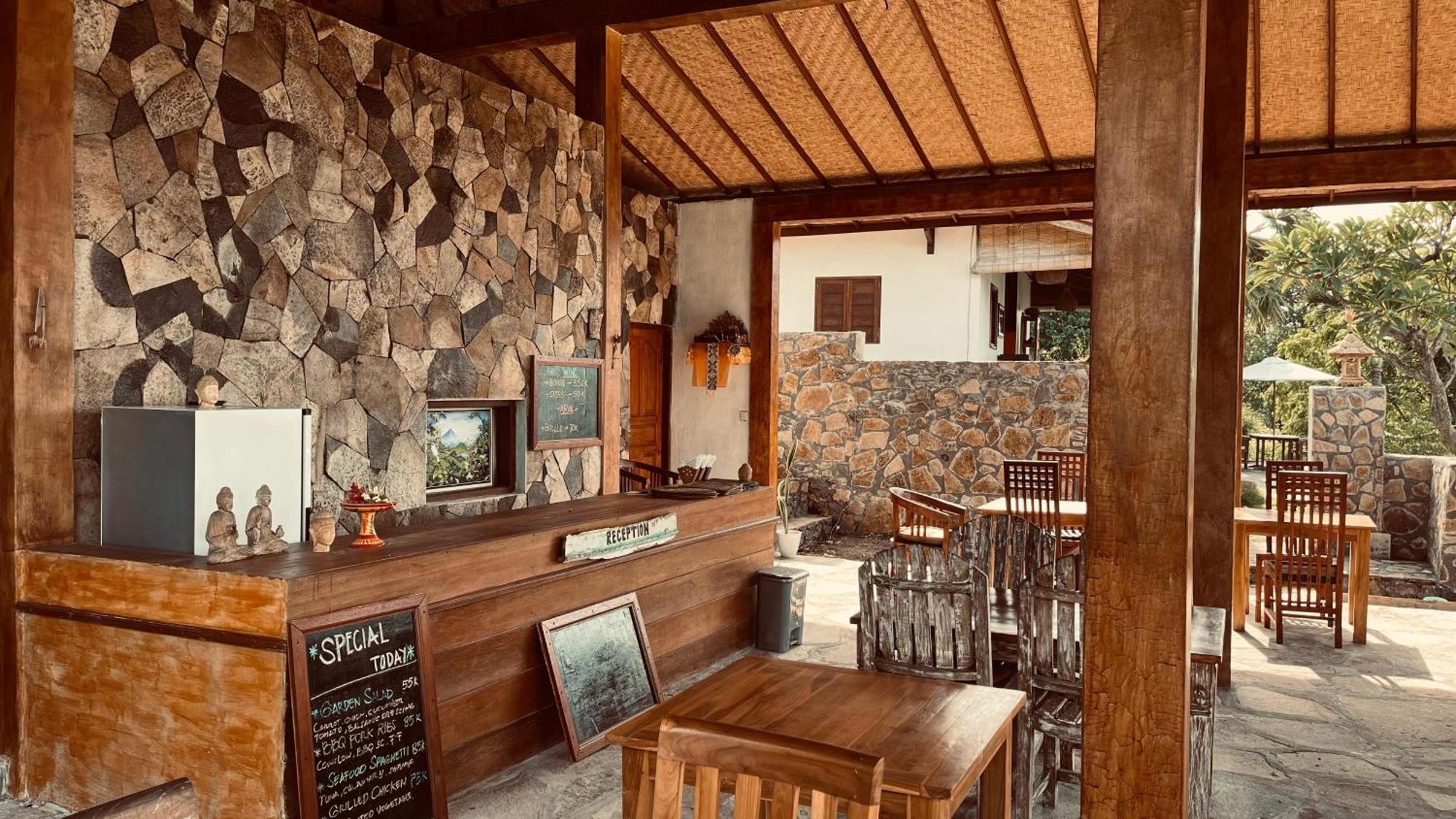 Guest house Frangipani & Restaurant 2*