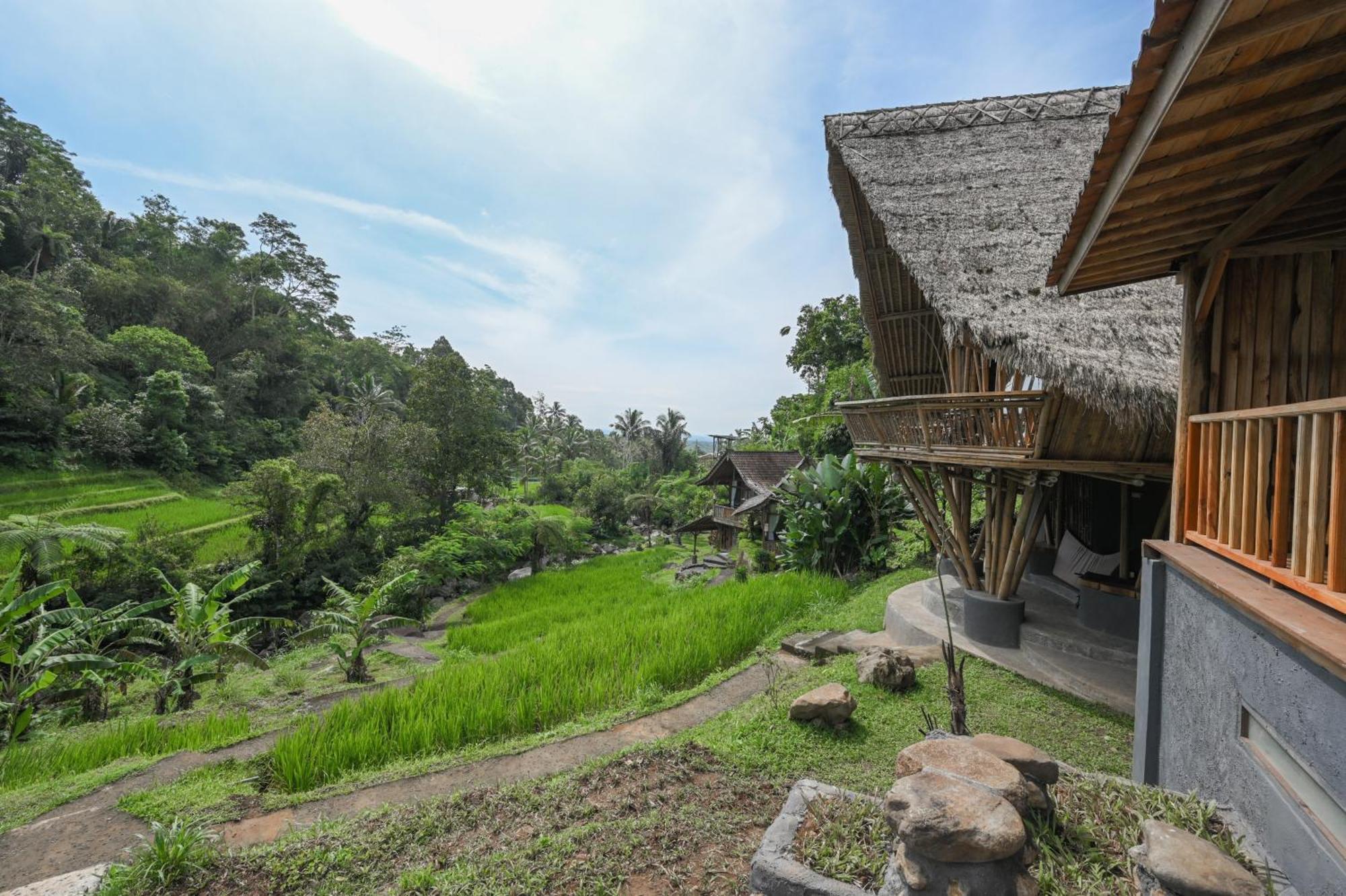 Keuma & Resto By The Lavana Villa *