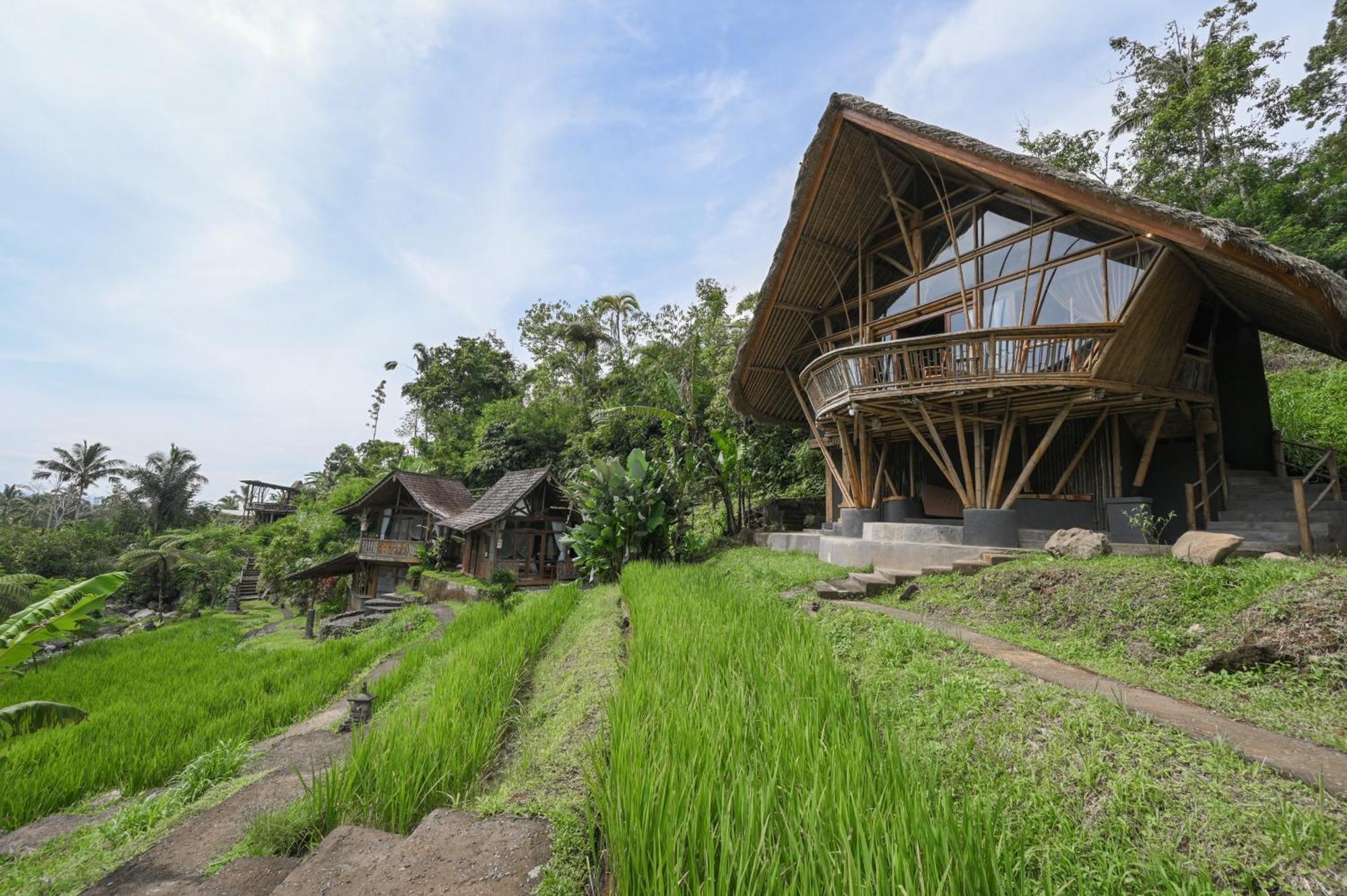 Villa Keuma & Resto By The Lavana