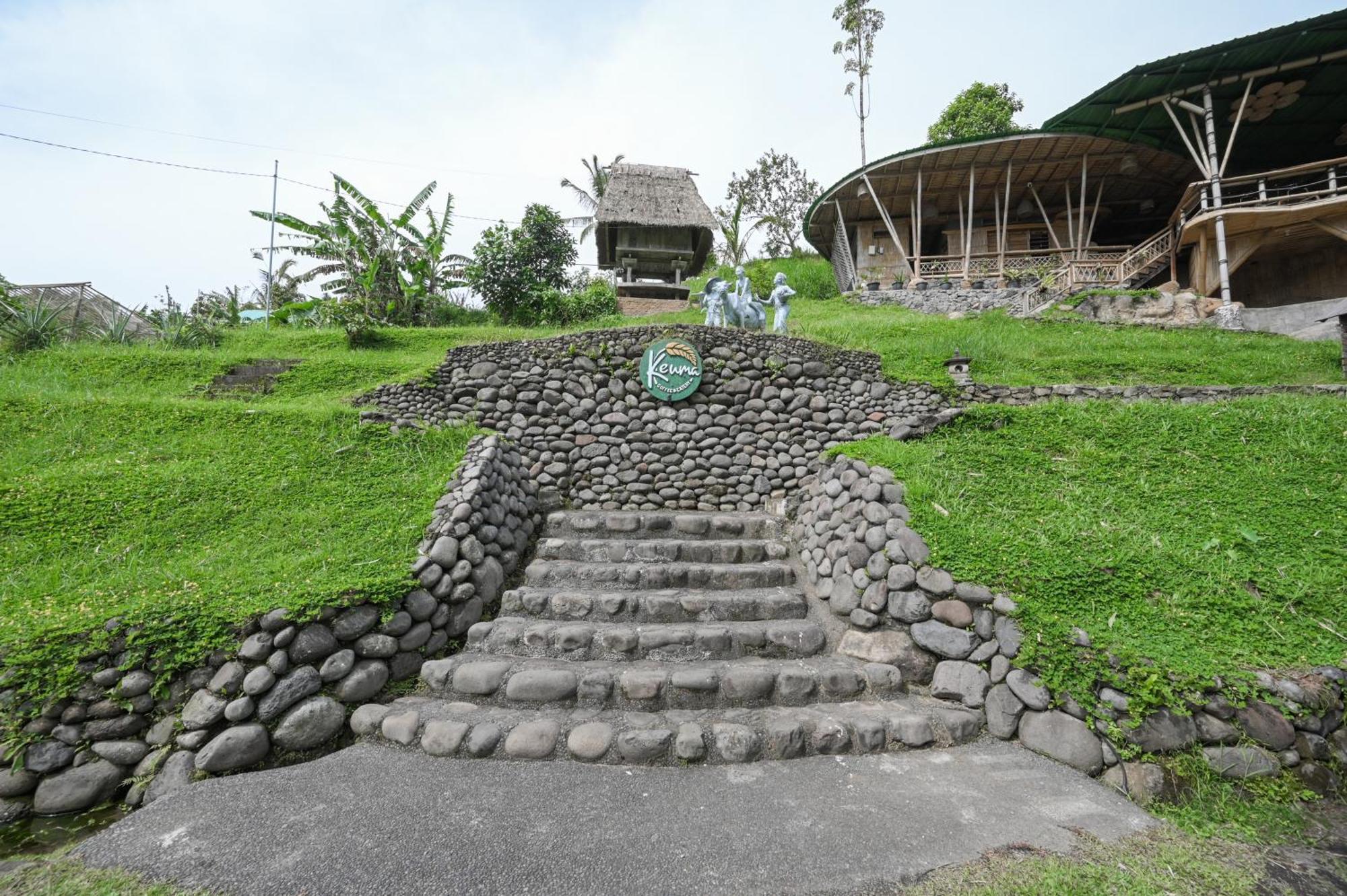 Keuma & Resto By The Lavana Villa