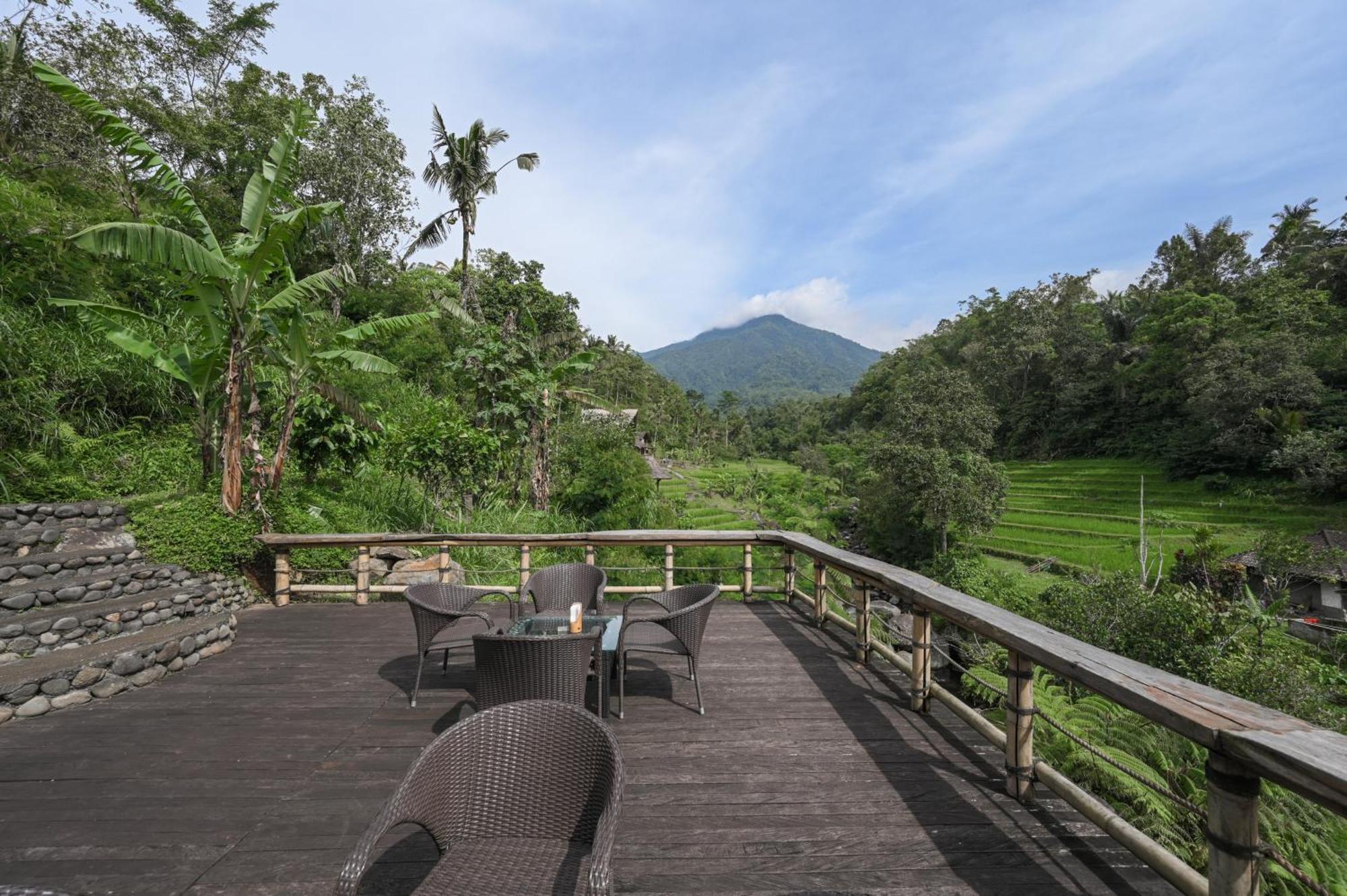 Villa Keuma & Resto By The Lavana *