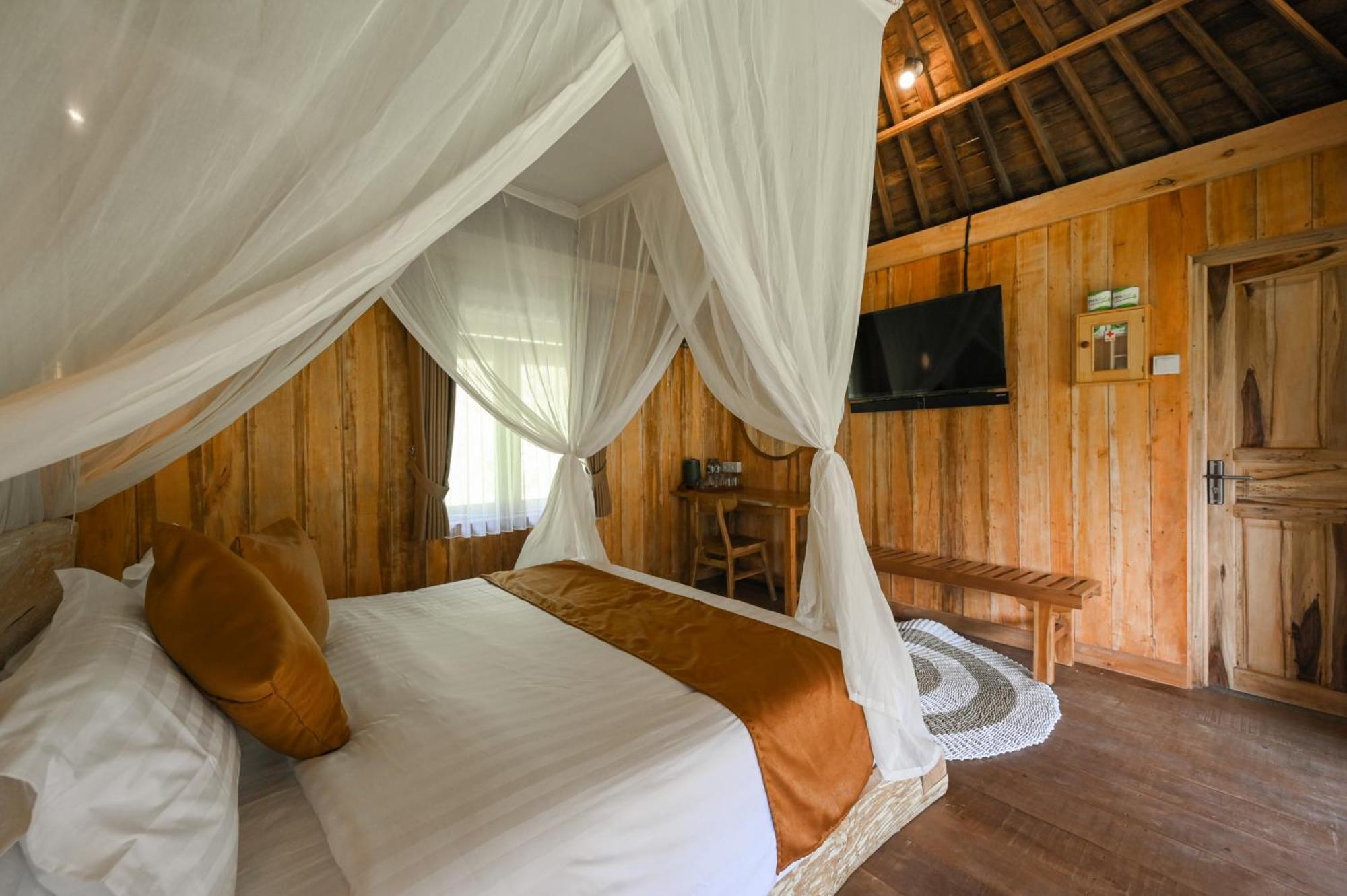 Keuma & Resto By The Lavana Villa