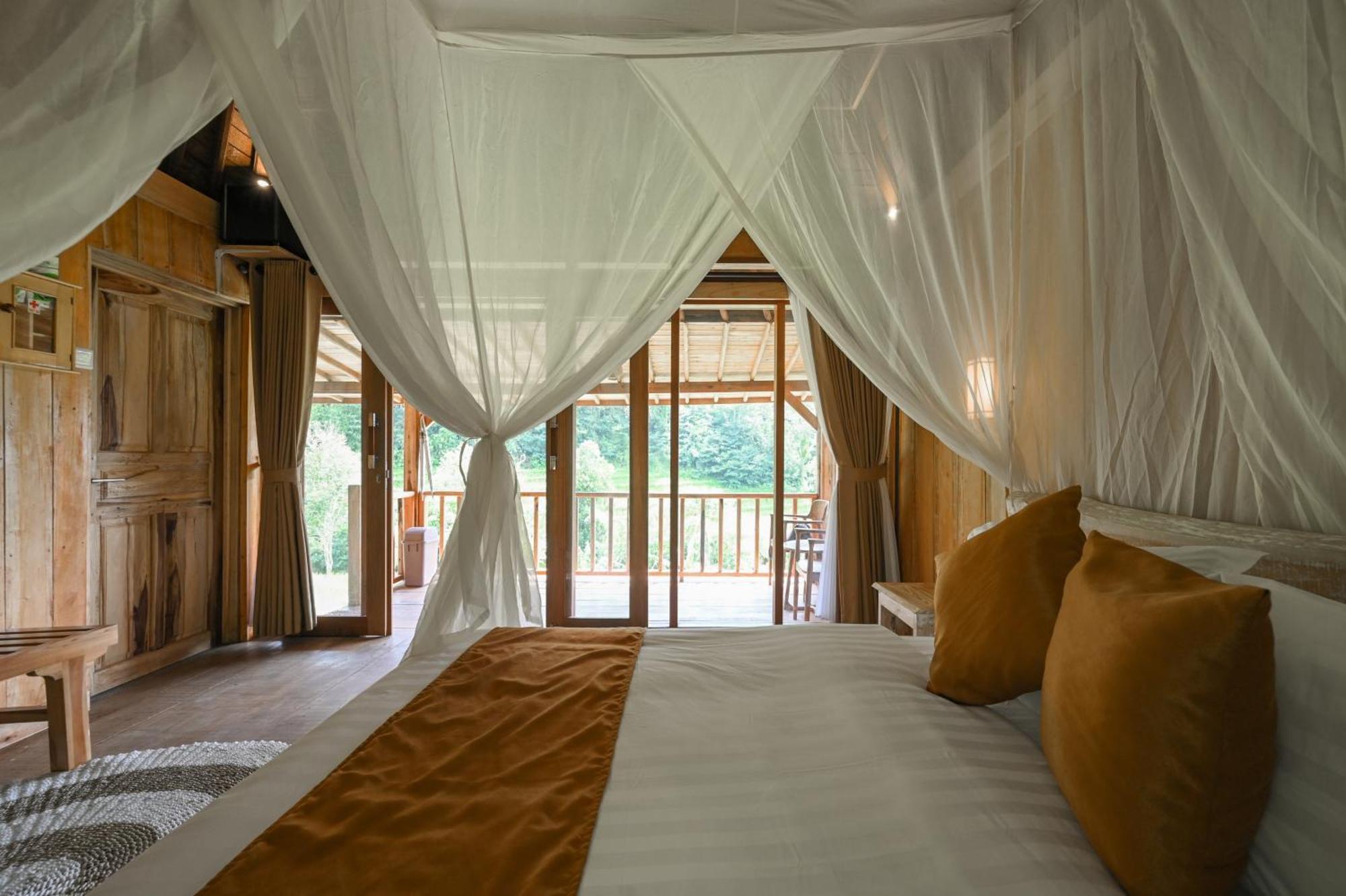 Keuma & Resto By The Lavana Villa *