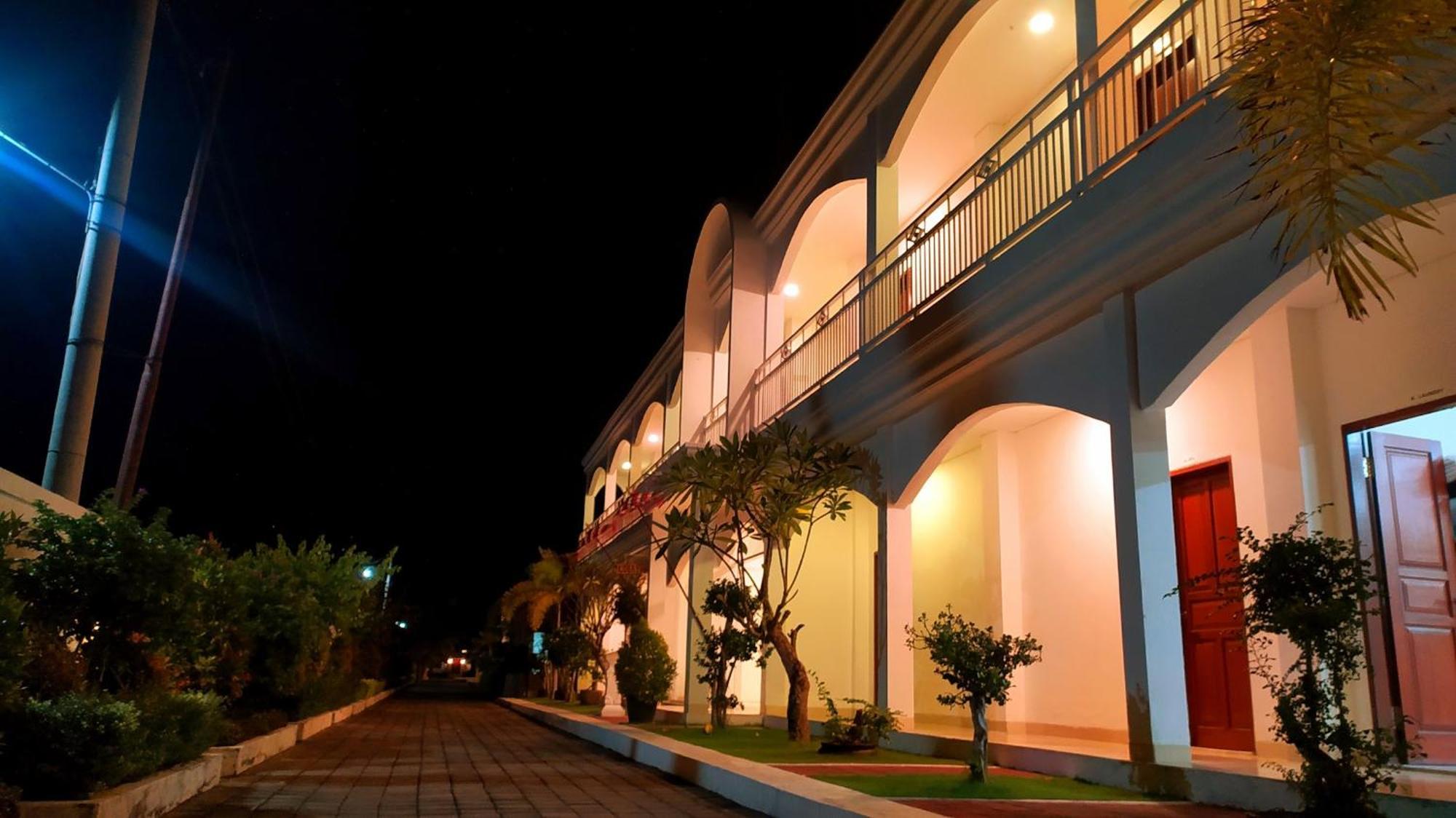 Puri 3* Lovina (Bali)