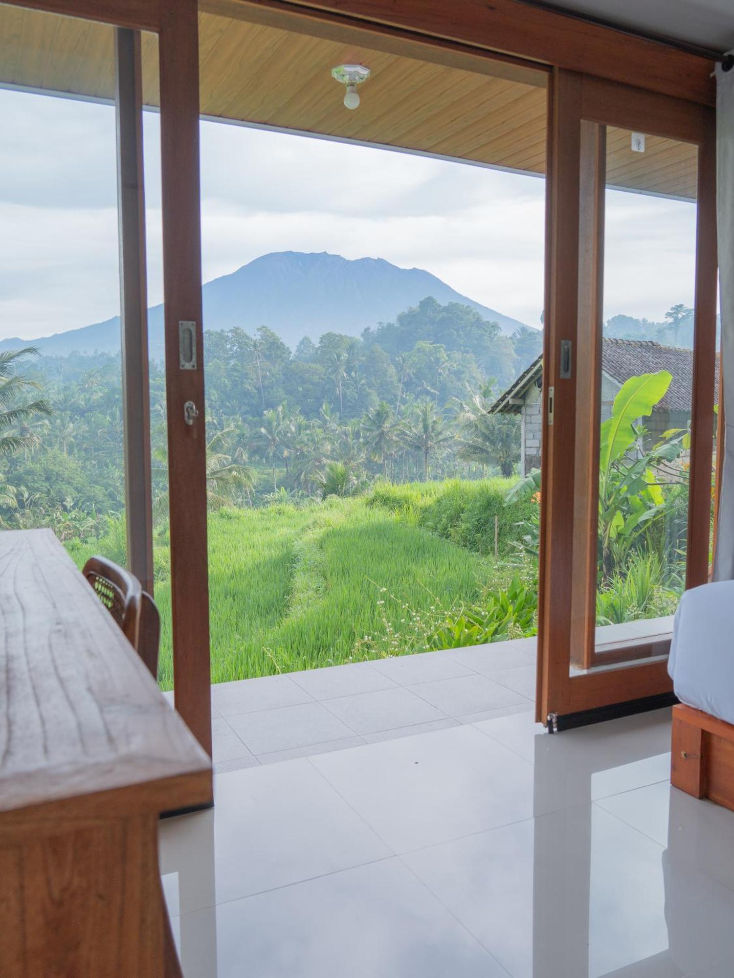 Wisma tamu Bisbis House Iseh Village Selat