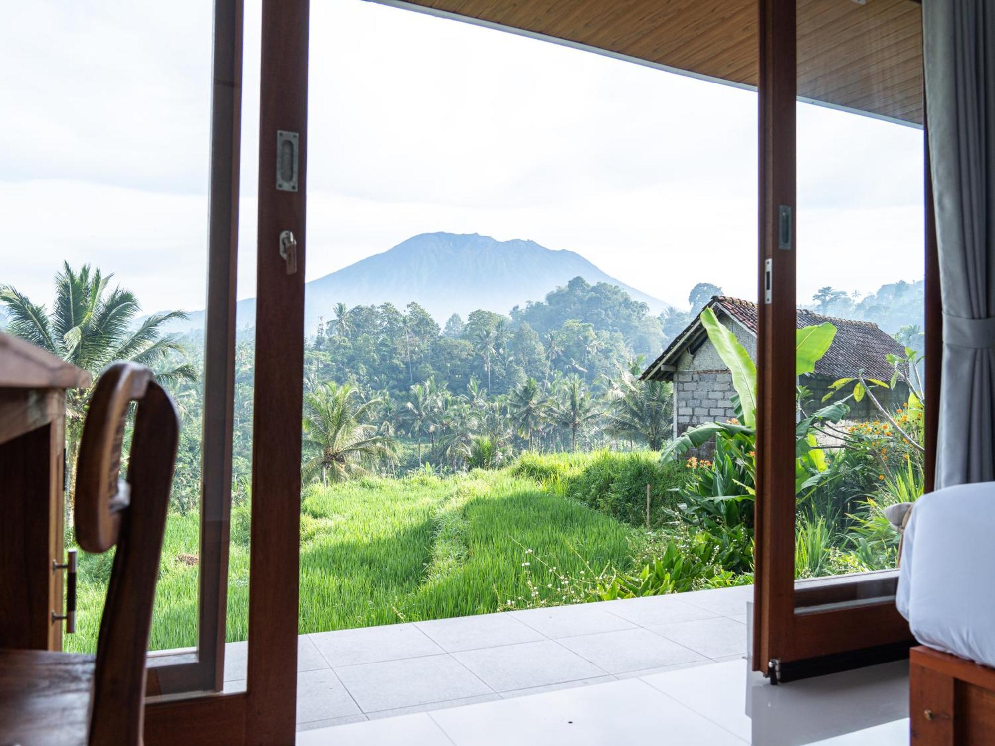 Wisma tamu Bisbis House Iseh Village Selat