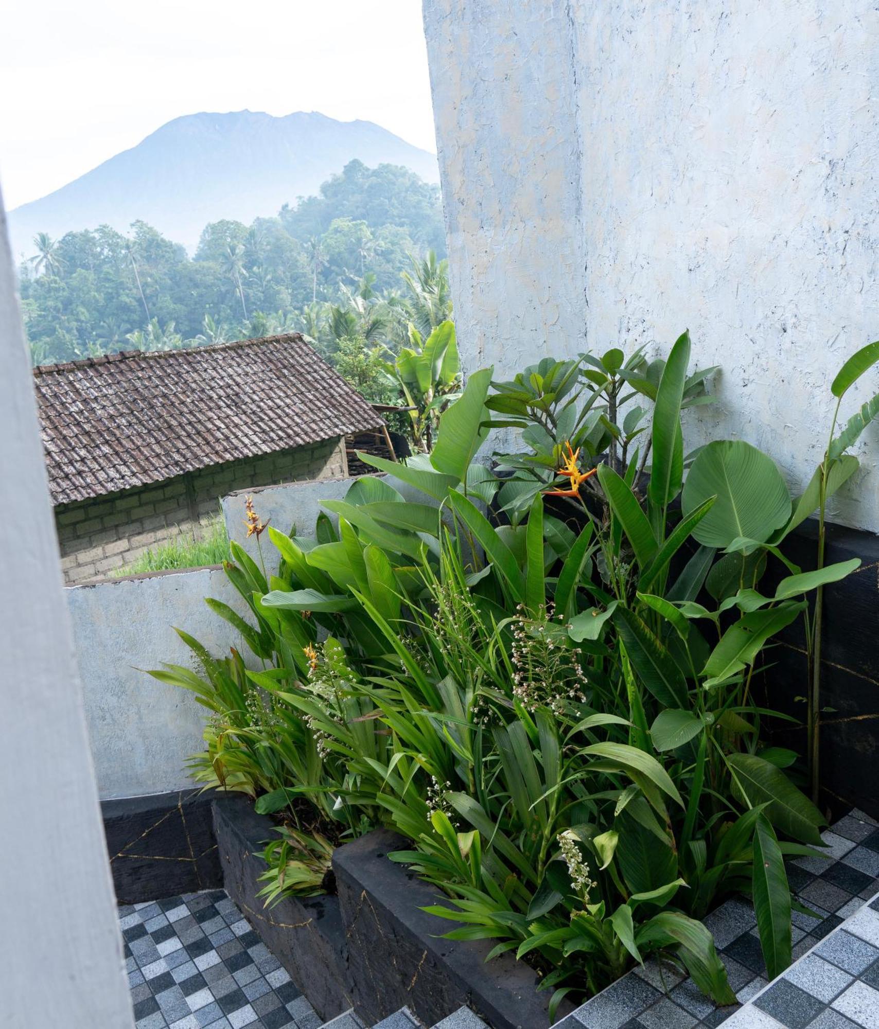 Wisma tamu Bisbis House Iseh Village *