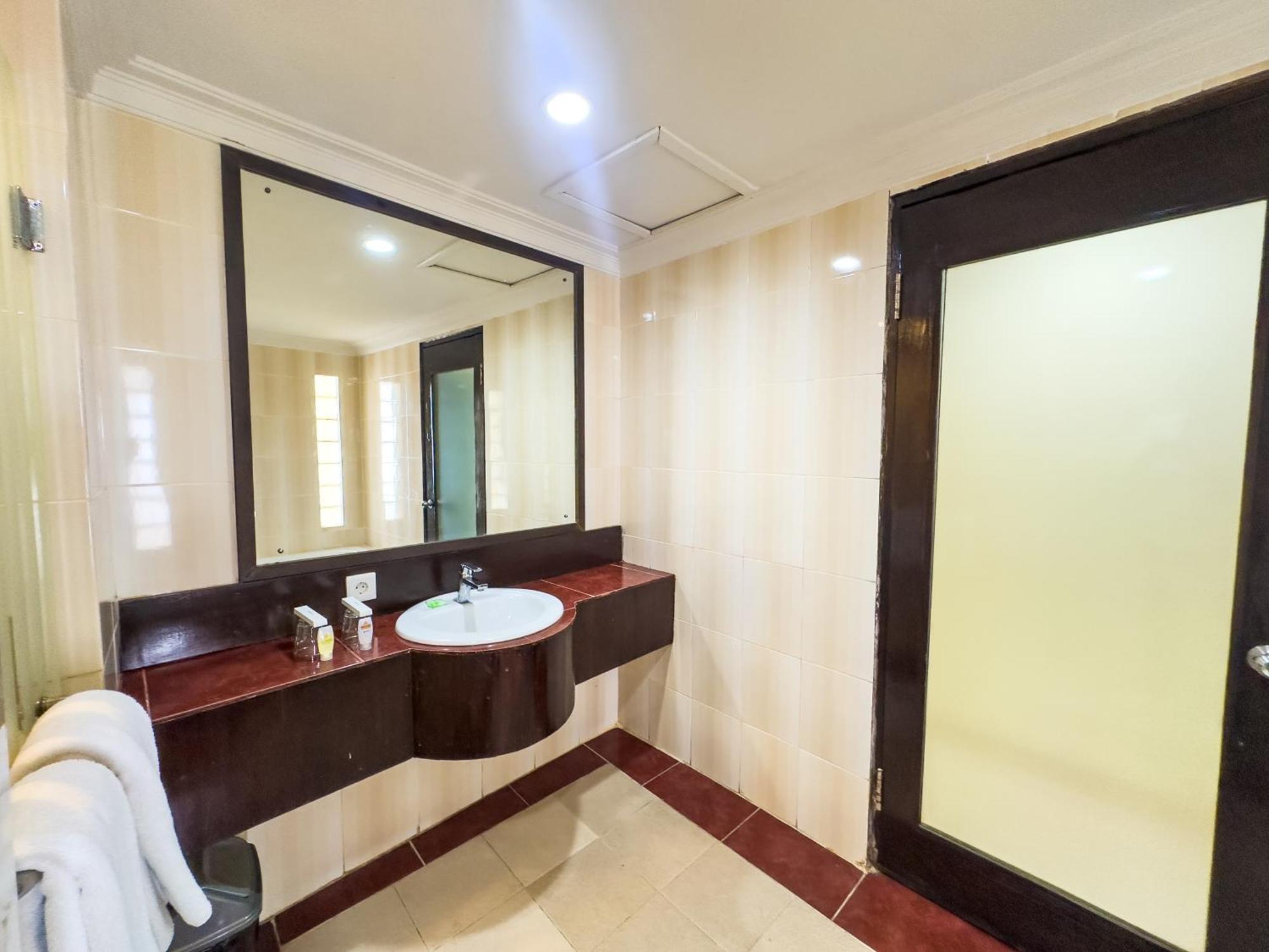 Champlung Mas Hotel 4*