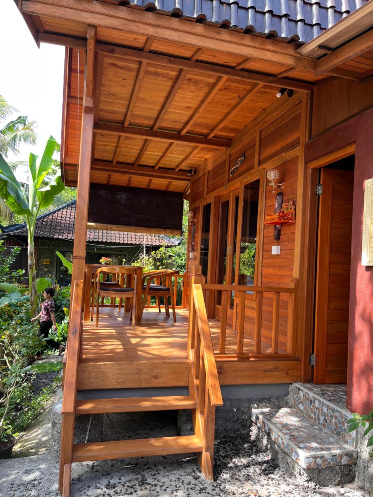 Khrisna Hs And Guest house