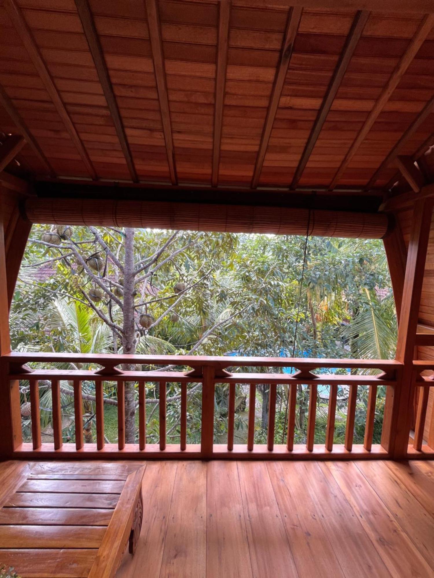Khrisna Hs And Guest house 2*