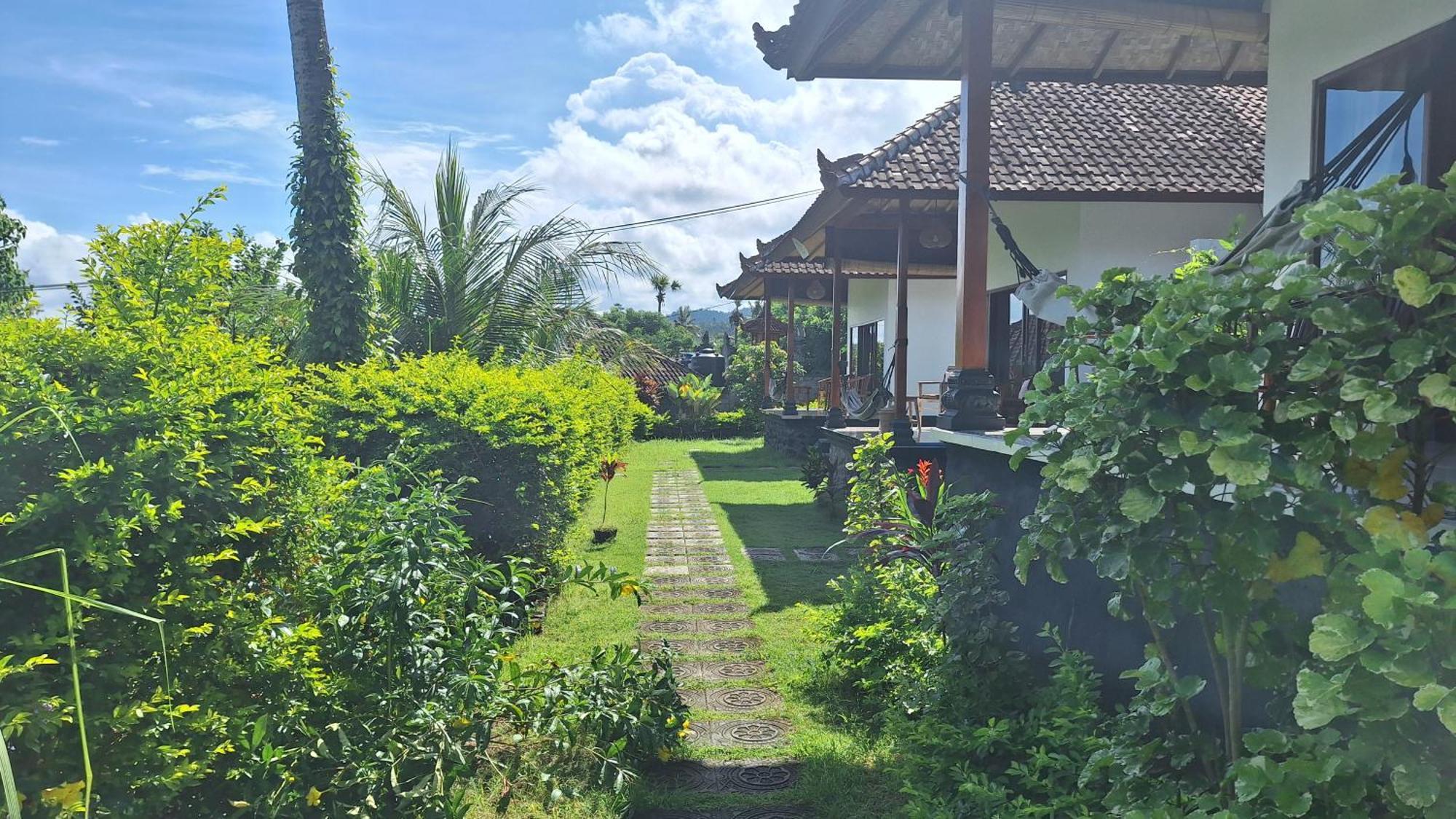 Frangipani & Restaurant 2*