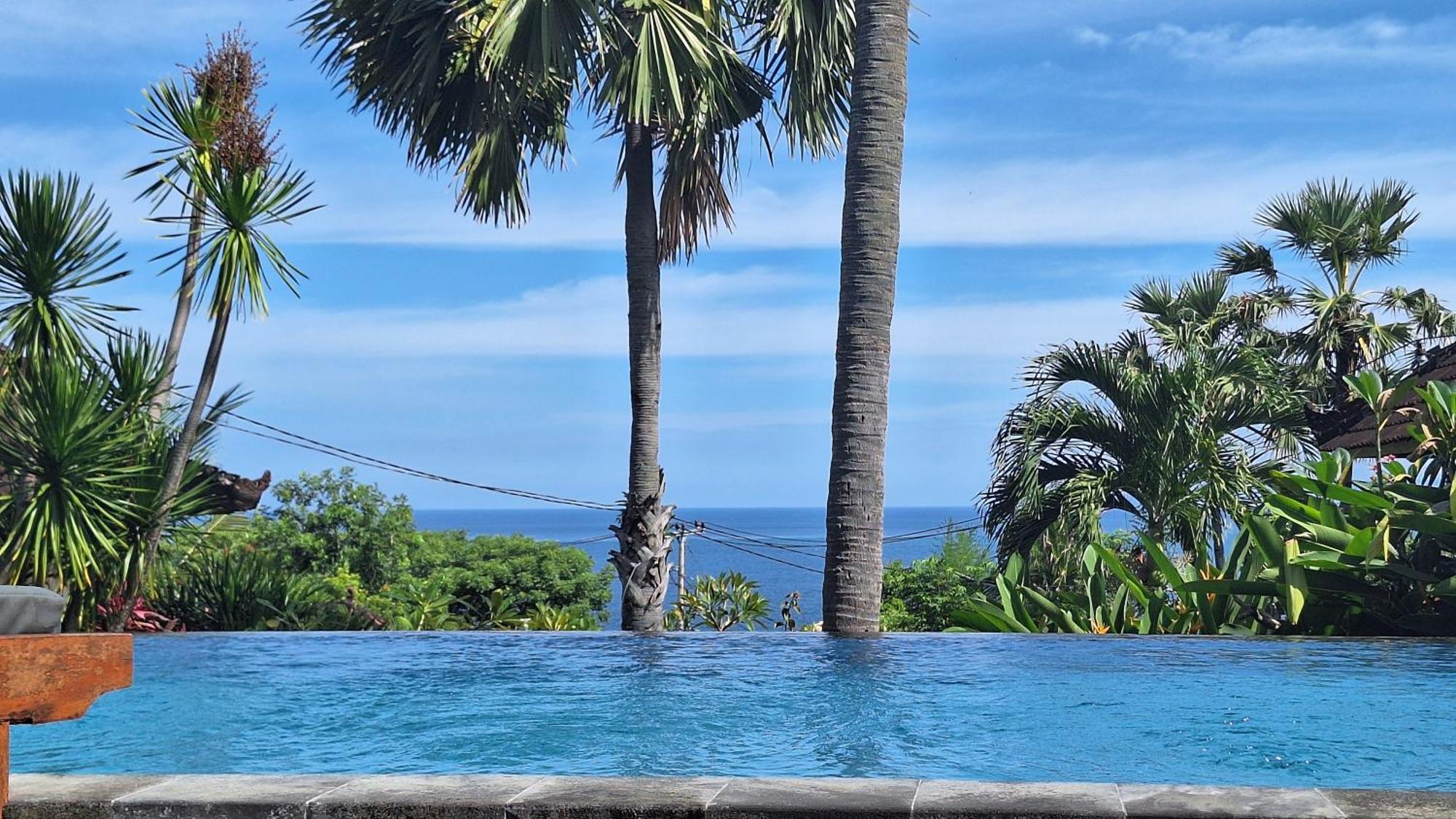 Guest house Frangipani & Restaurant Seraya